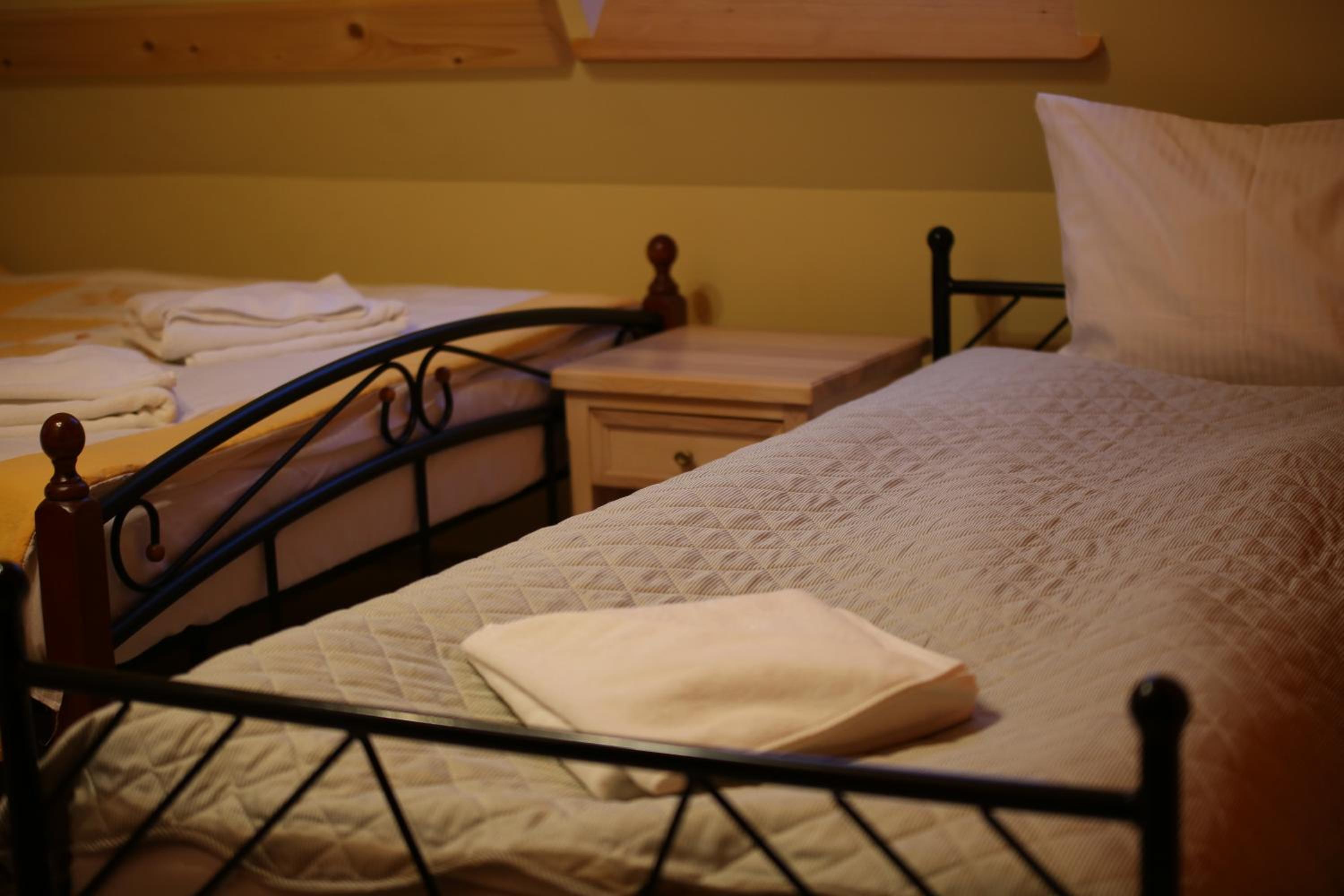 Double Room with Private Bathroom - Photo 9