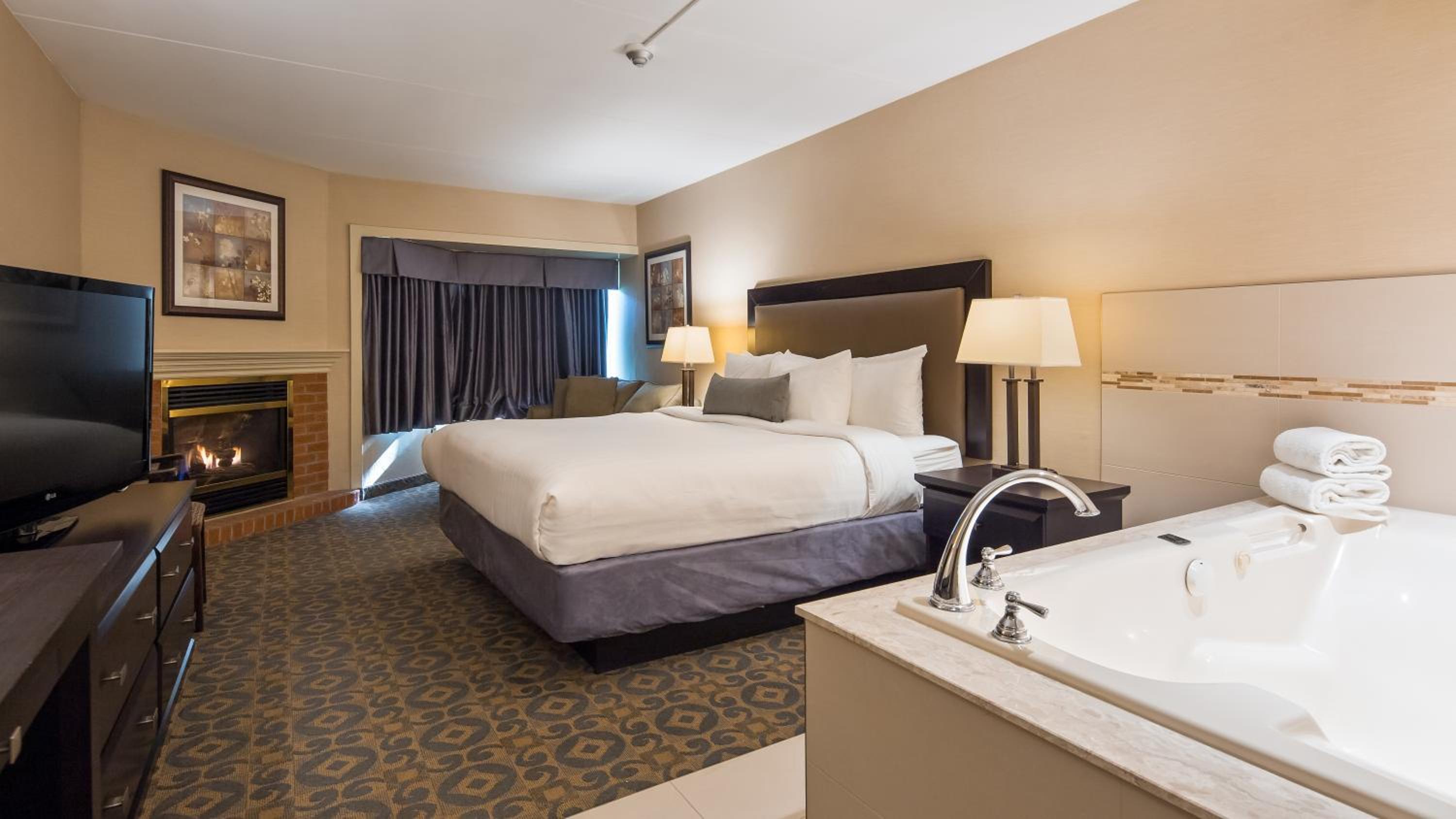King Room with Whirlpool - Photo 5