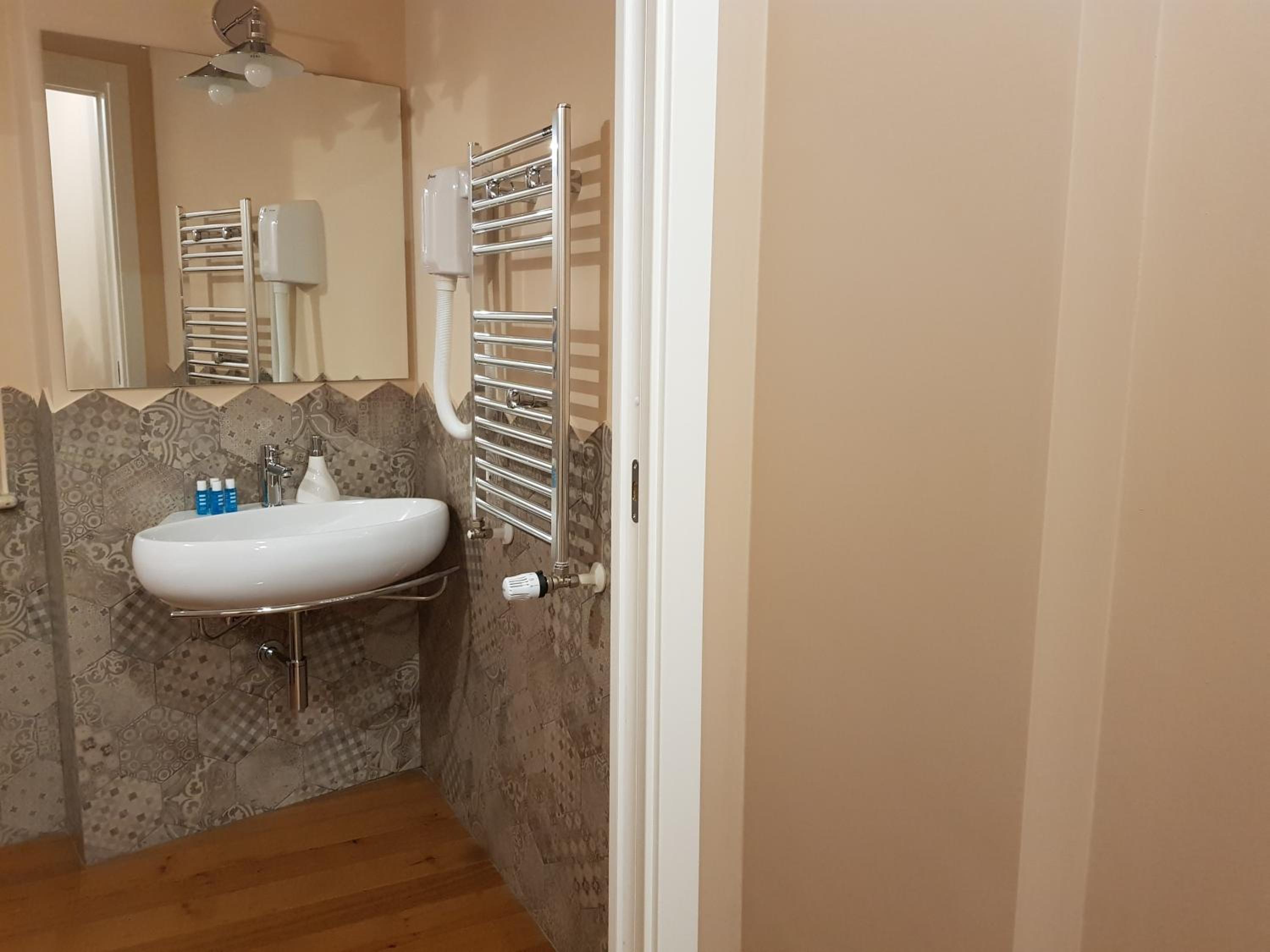 Deluxe Quadruple Room - Photo 3