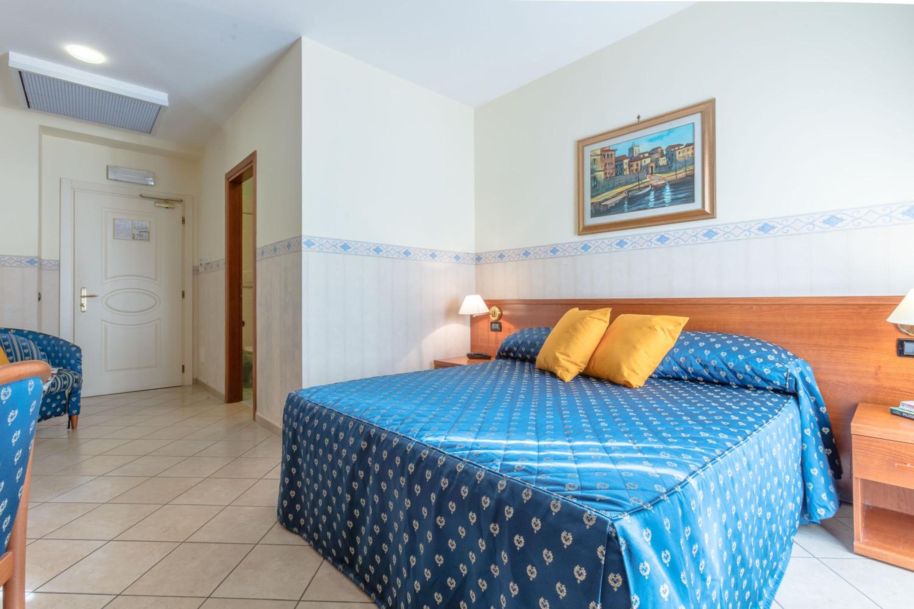 Large Single Room photo 3
