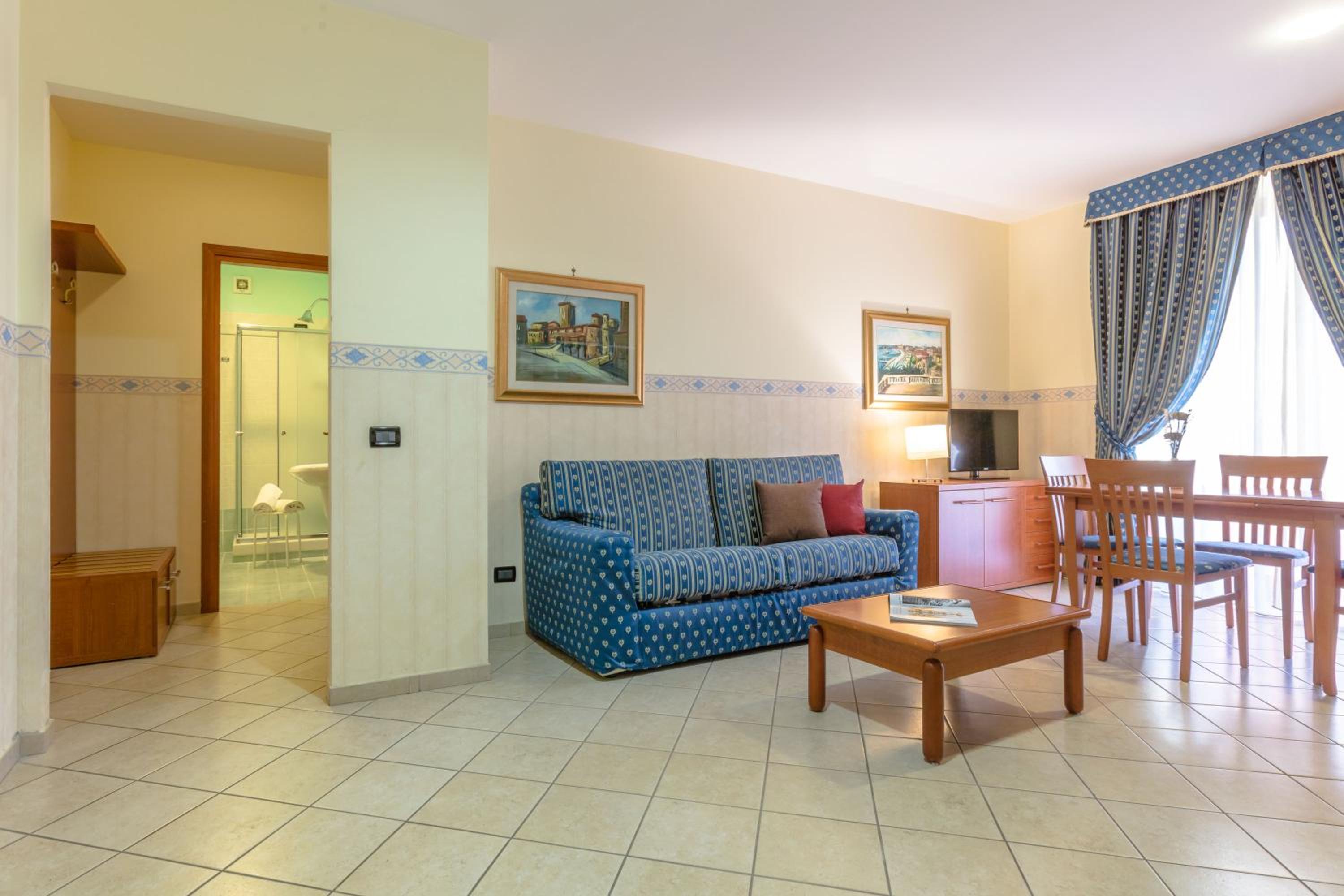One-Bedroom Apartment - Photo 2