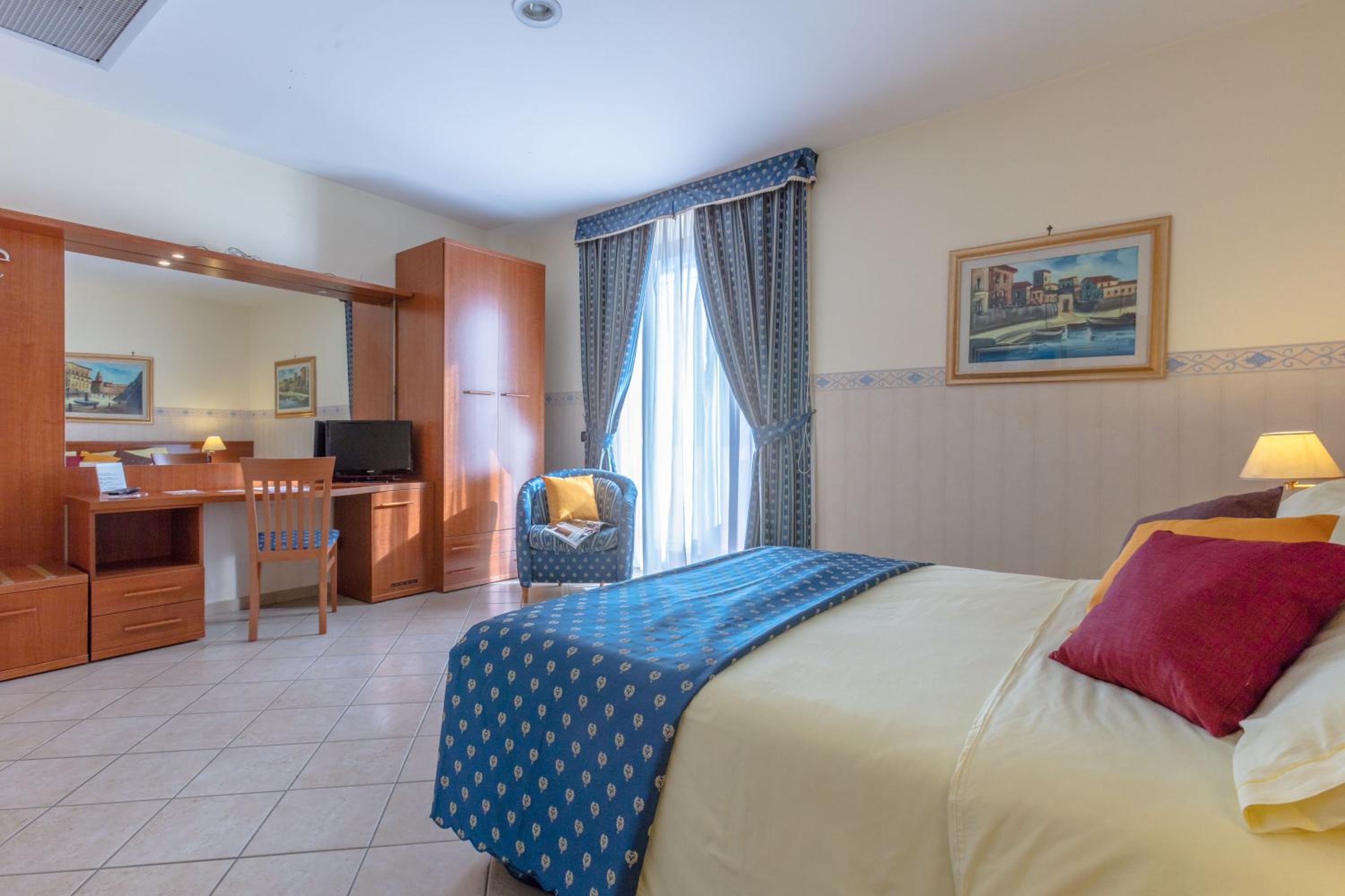 Superior Double or Twin Room - Photo 3