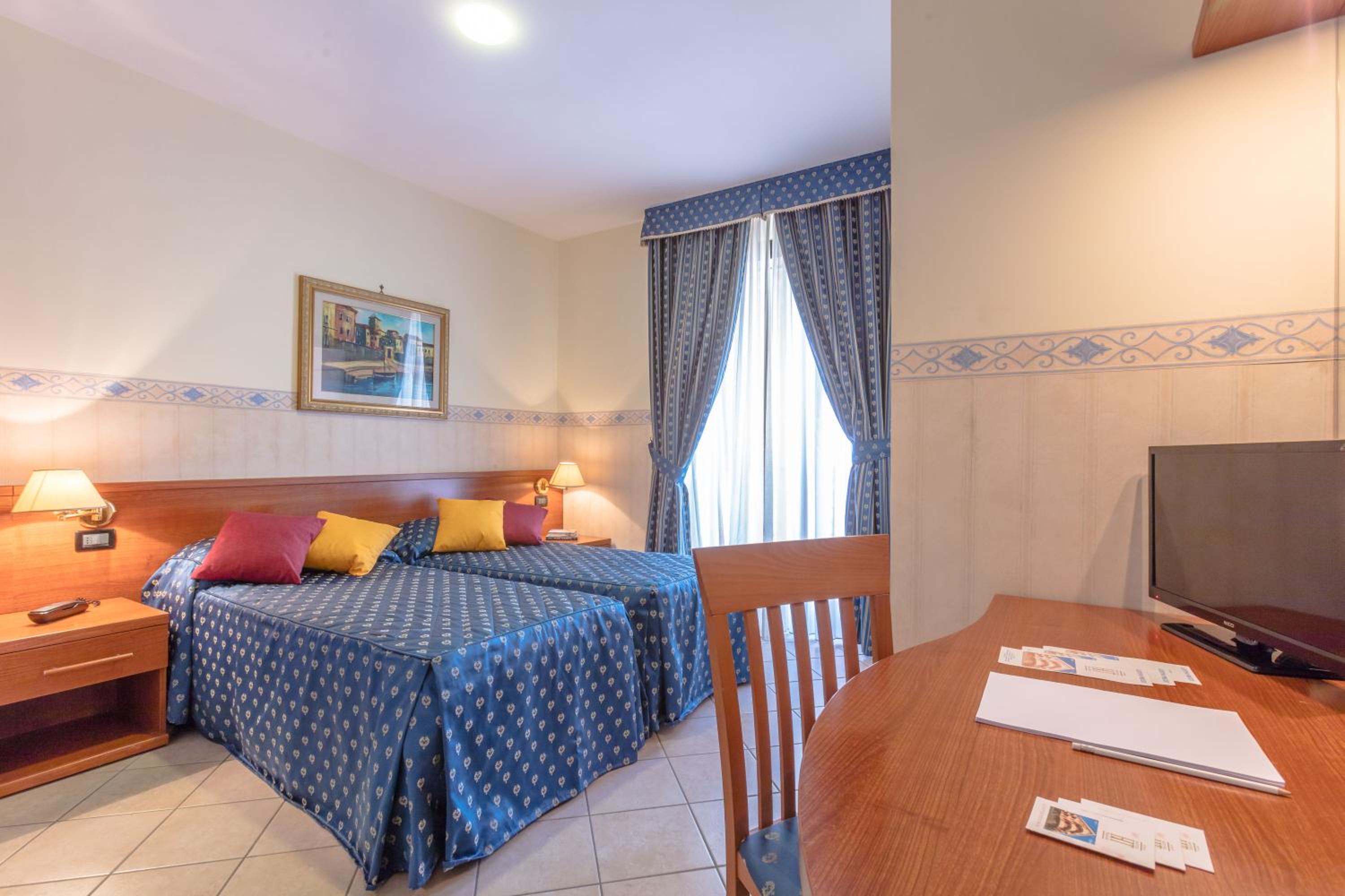 Superior Double or Twin Room - Photo 2