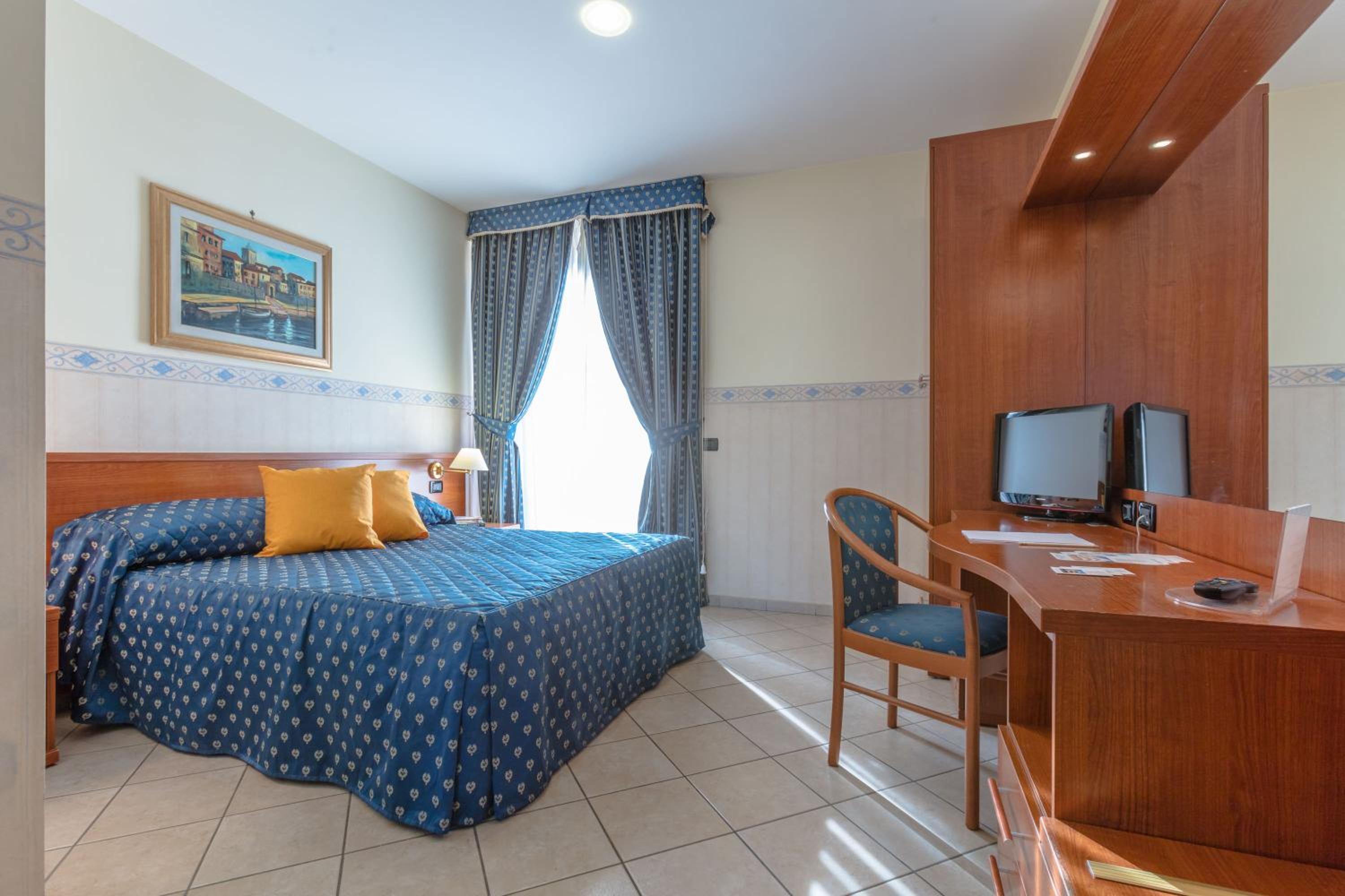 Double or Twin Room - Photo 1