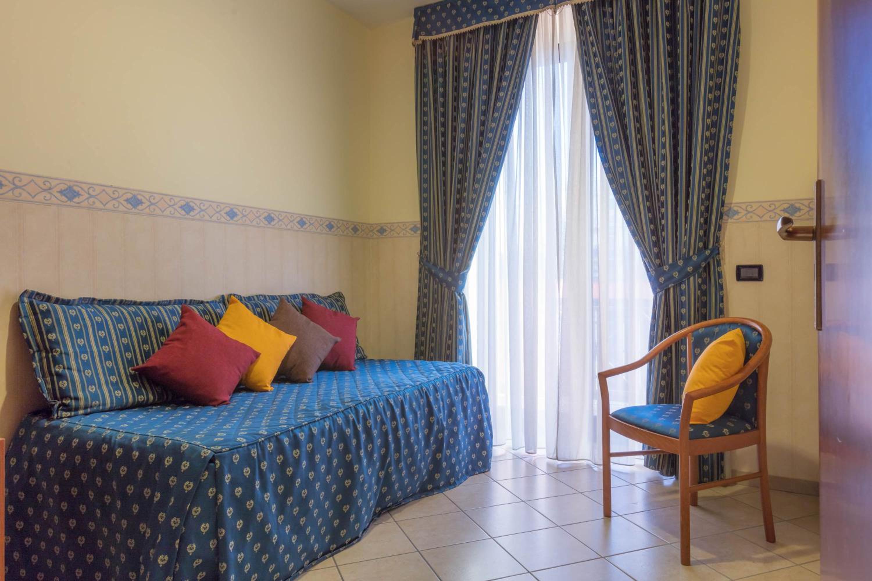 Two-Bedroom Apartment - Photo 3