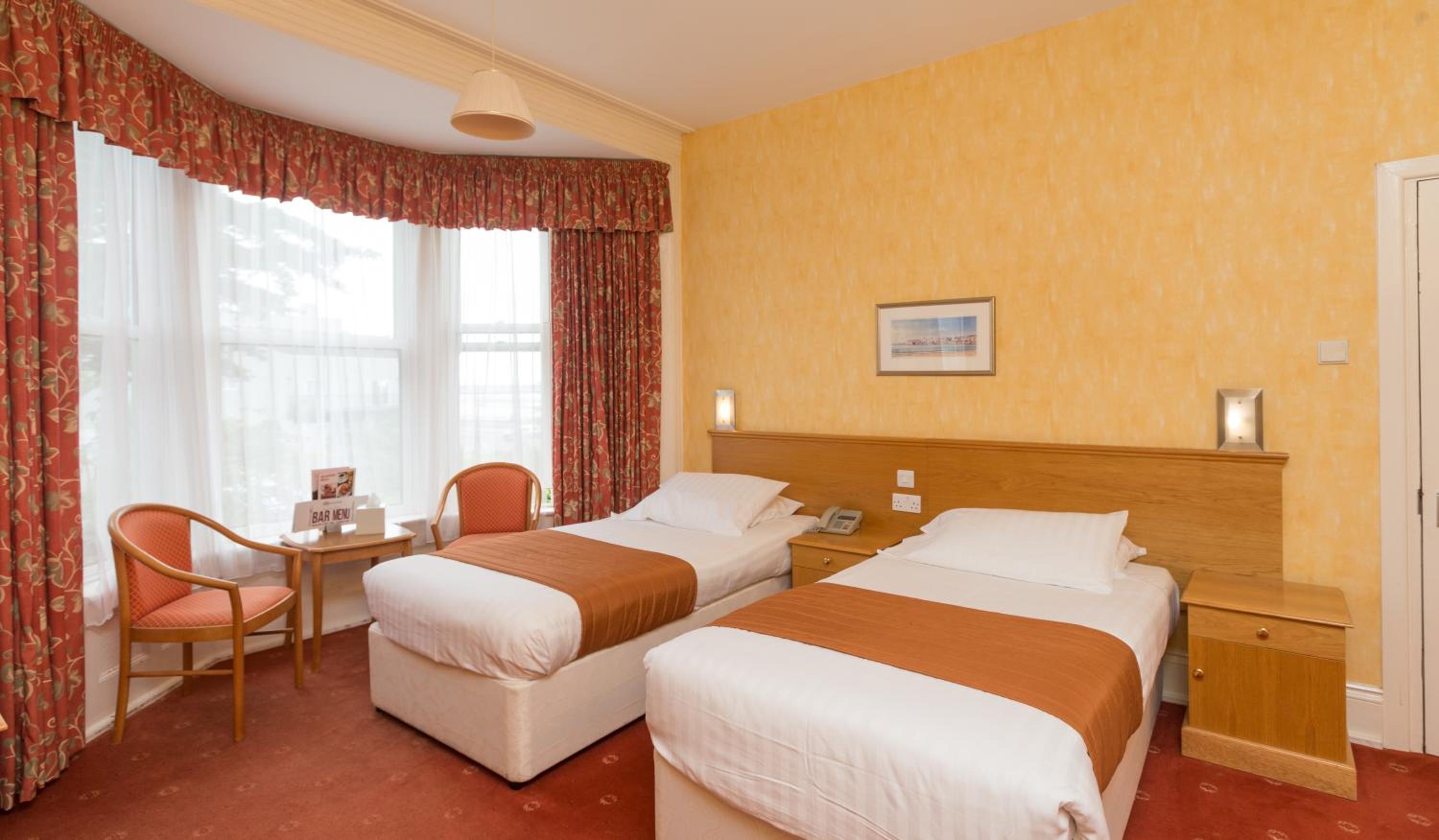 Twin Room - Photo 2