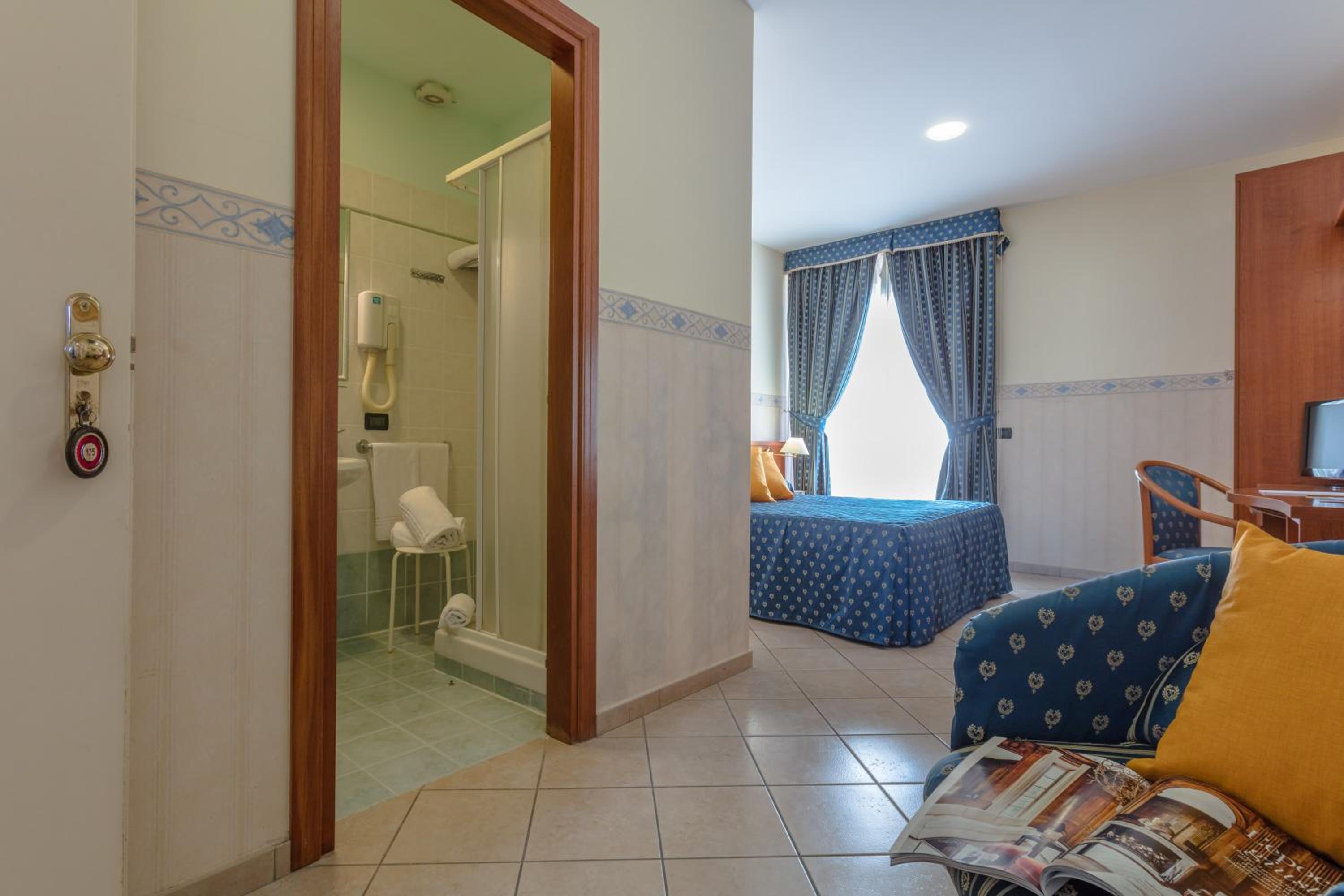Double or Twin Room - Photo 3