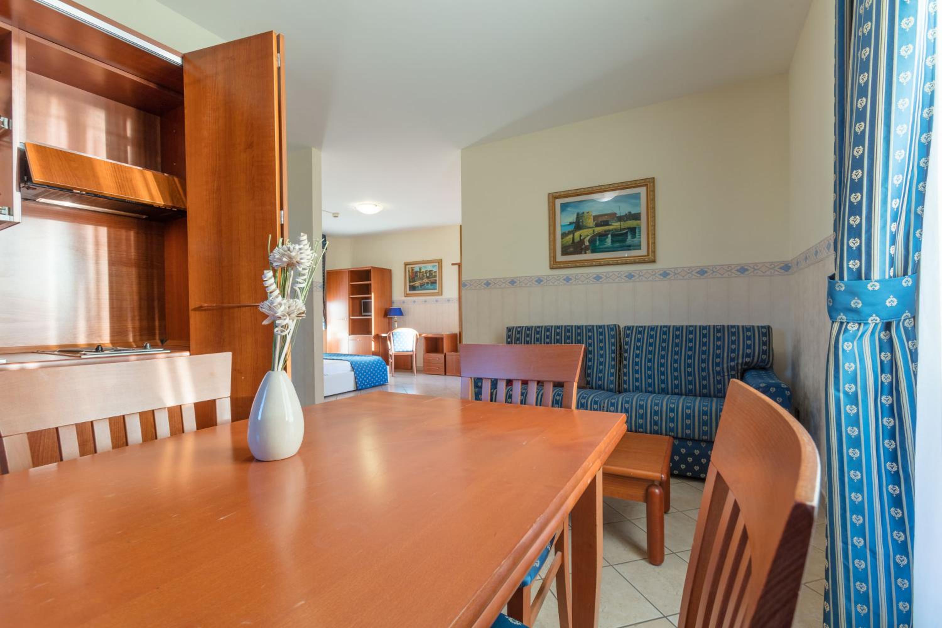 One-Bedroom Apartment - Photo 3