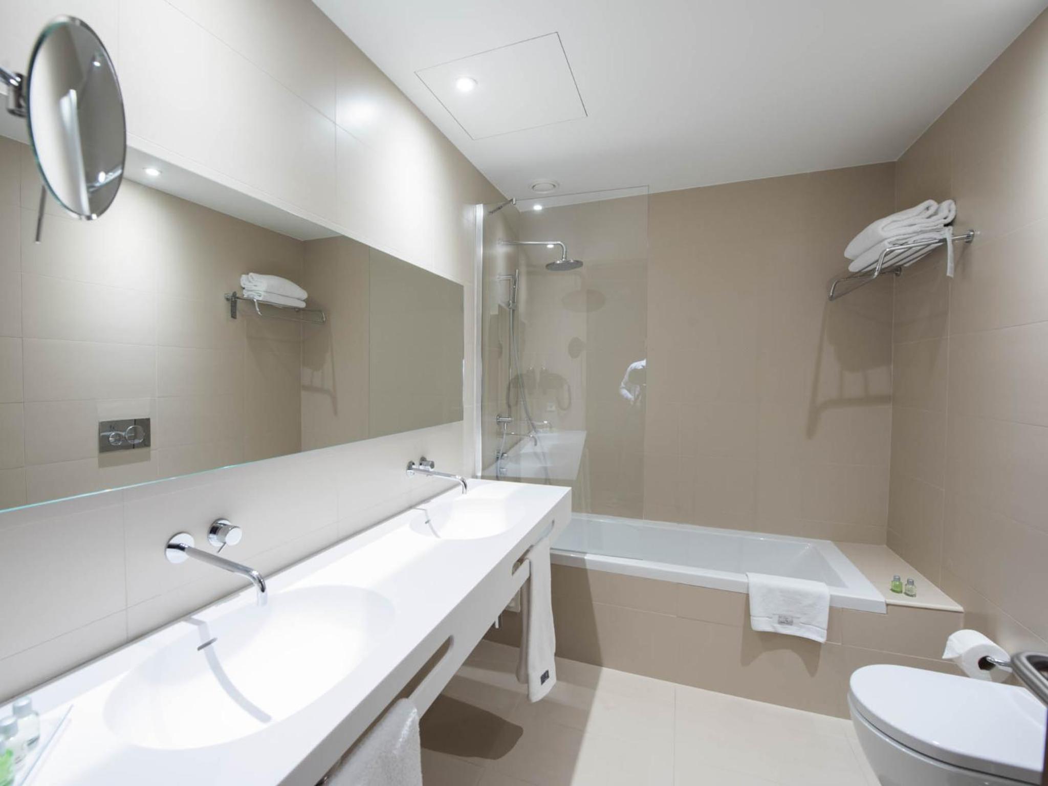 Carris Double or Twin Room - Photo 5