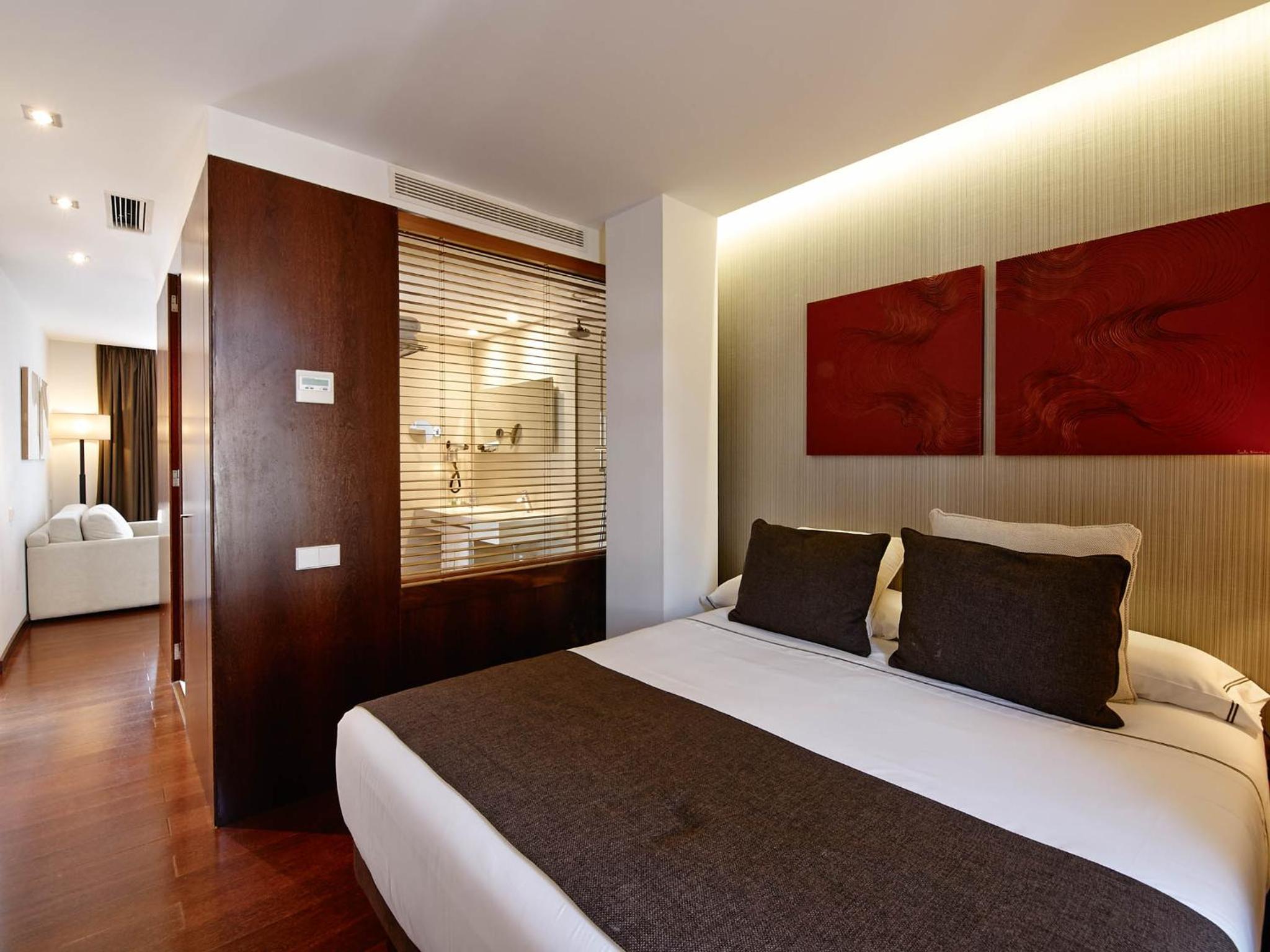 Suite - Photo 3