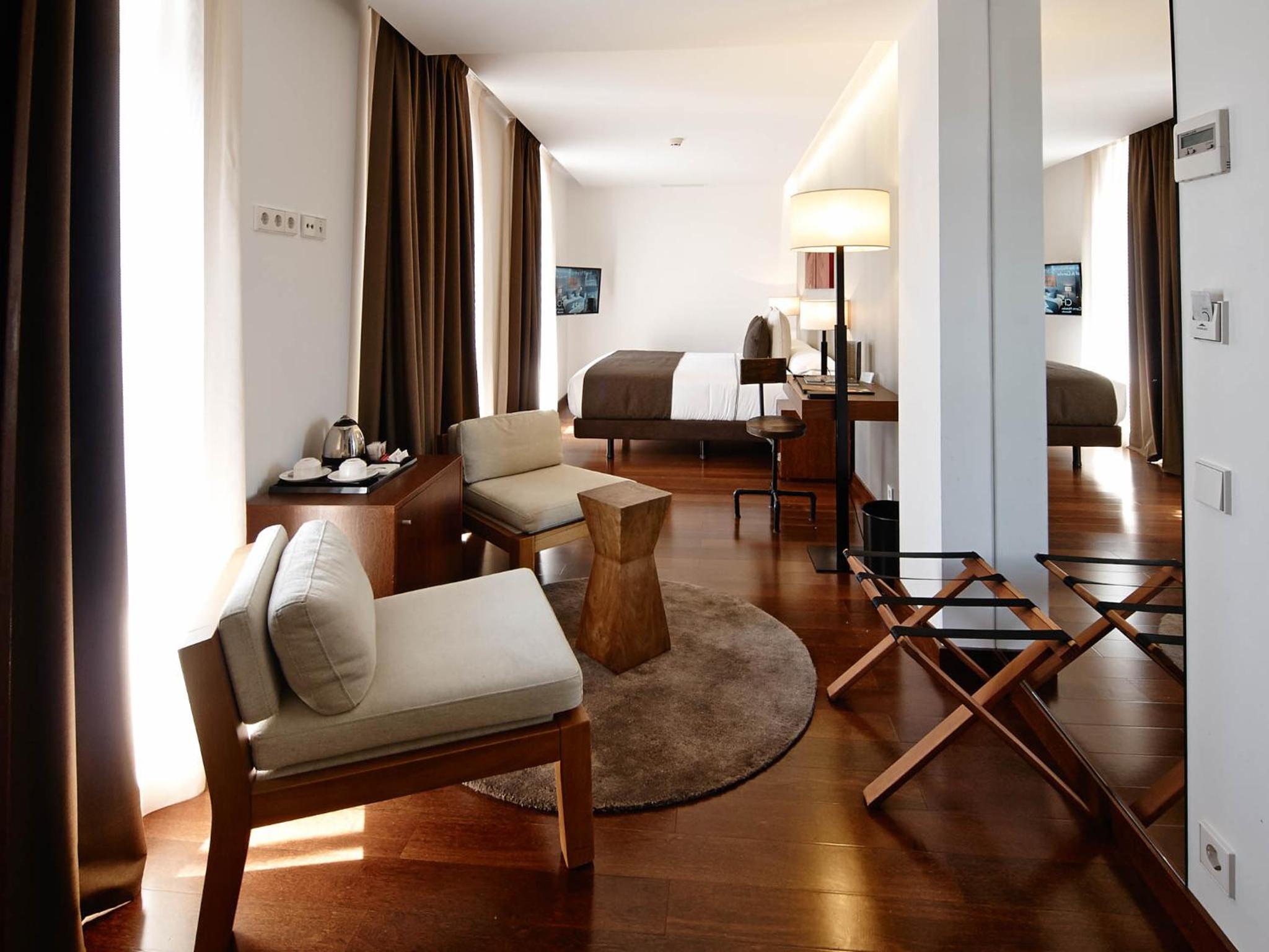 Deluxe Suite with River View and Terrace - Photo 1