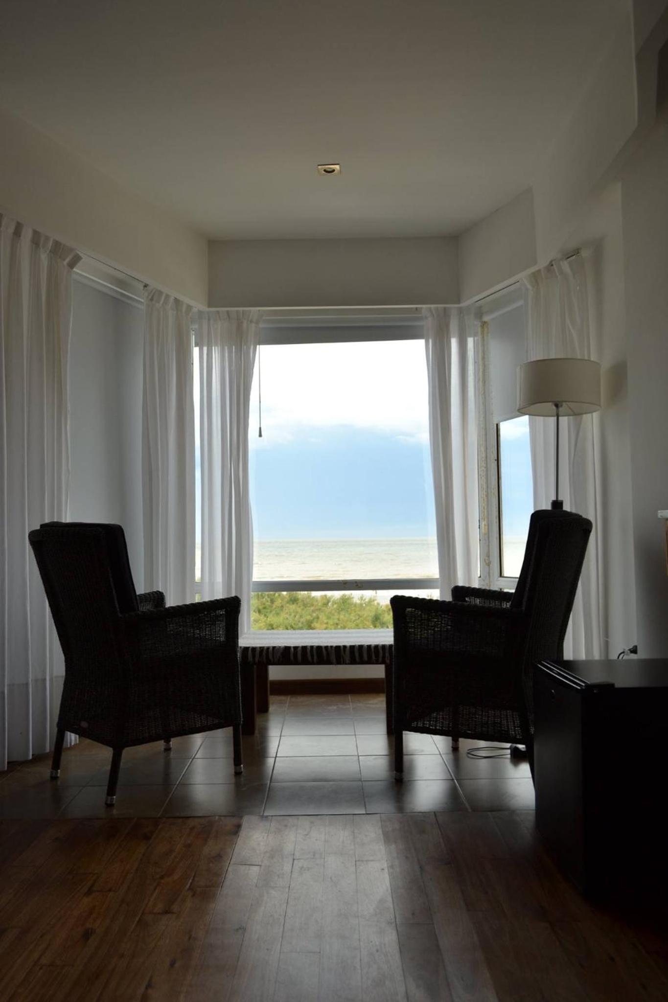 Deluxe Suite with Sea View photo 3