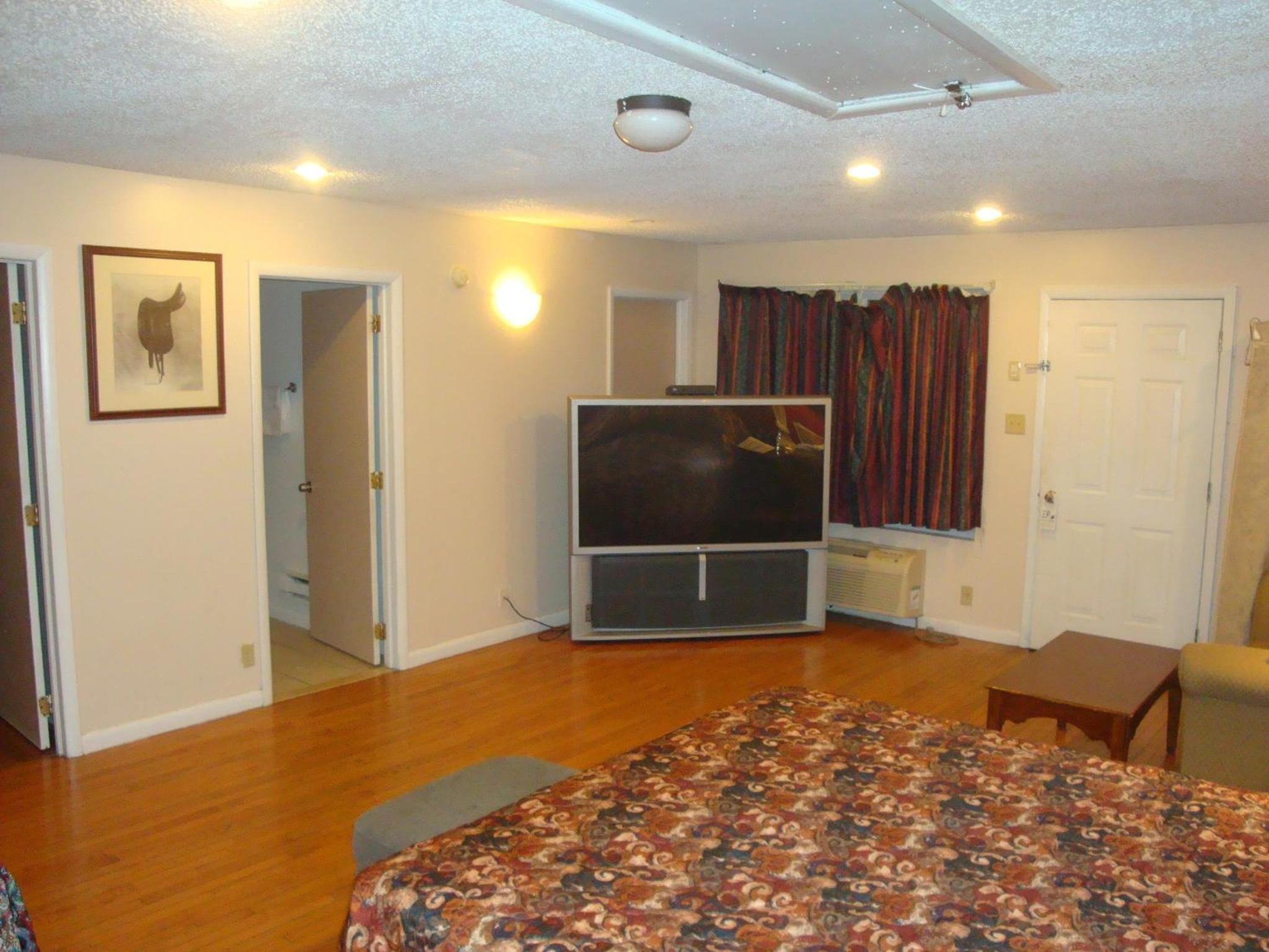 Two-Bedroom Suite - Photo 5