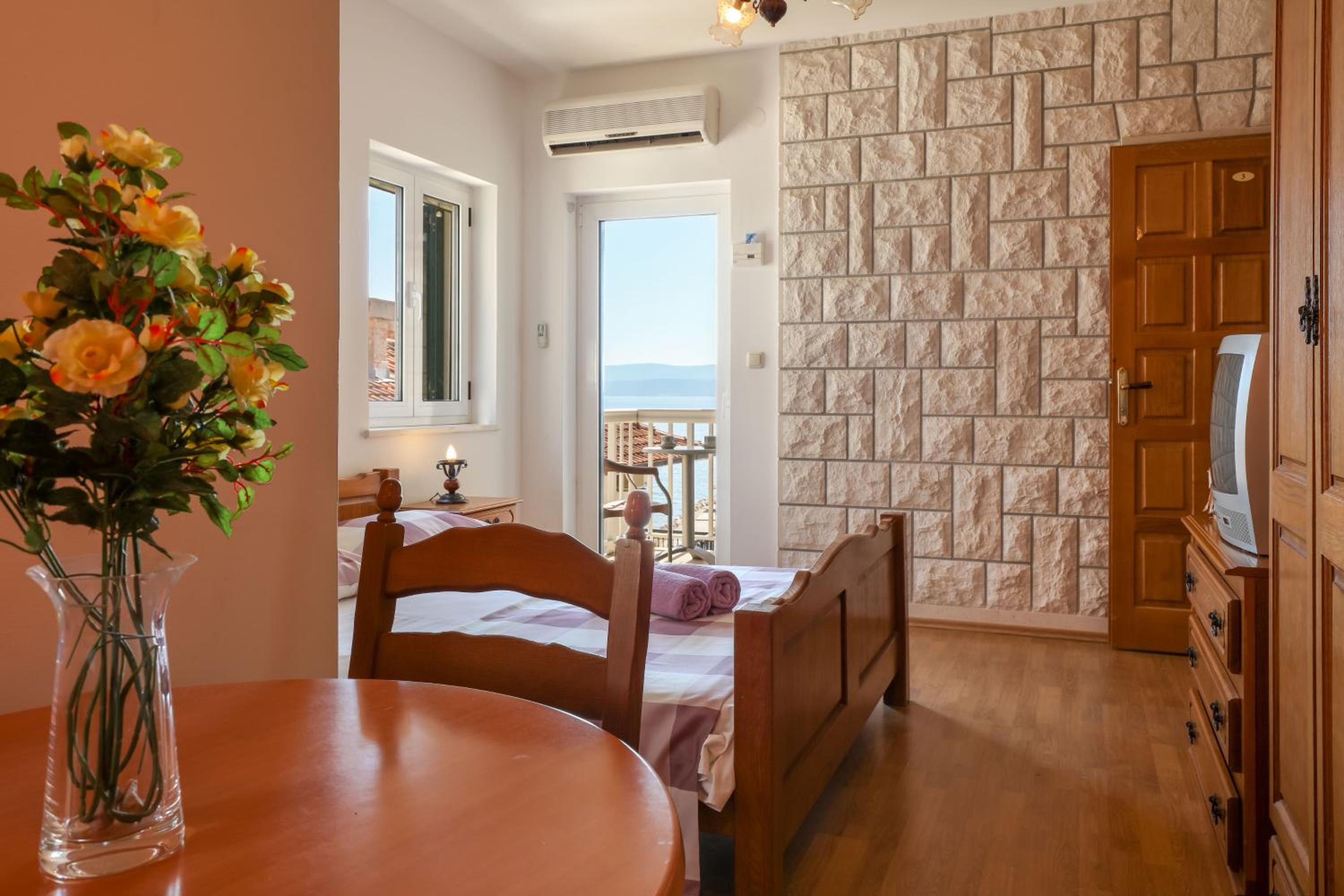 Studio Apartment with Balcony and Sea View photo 3