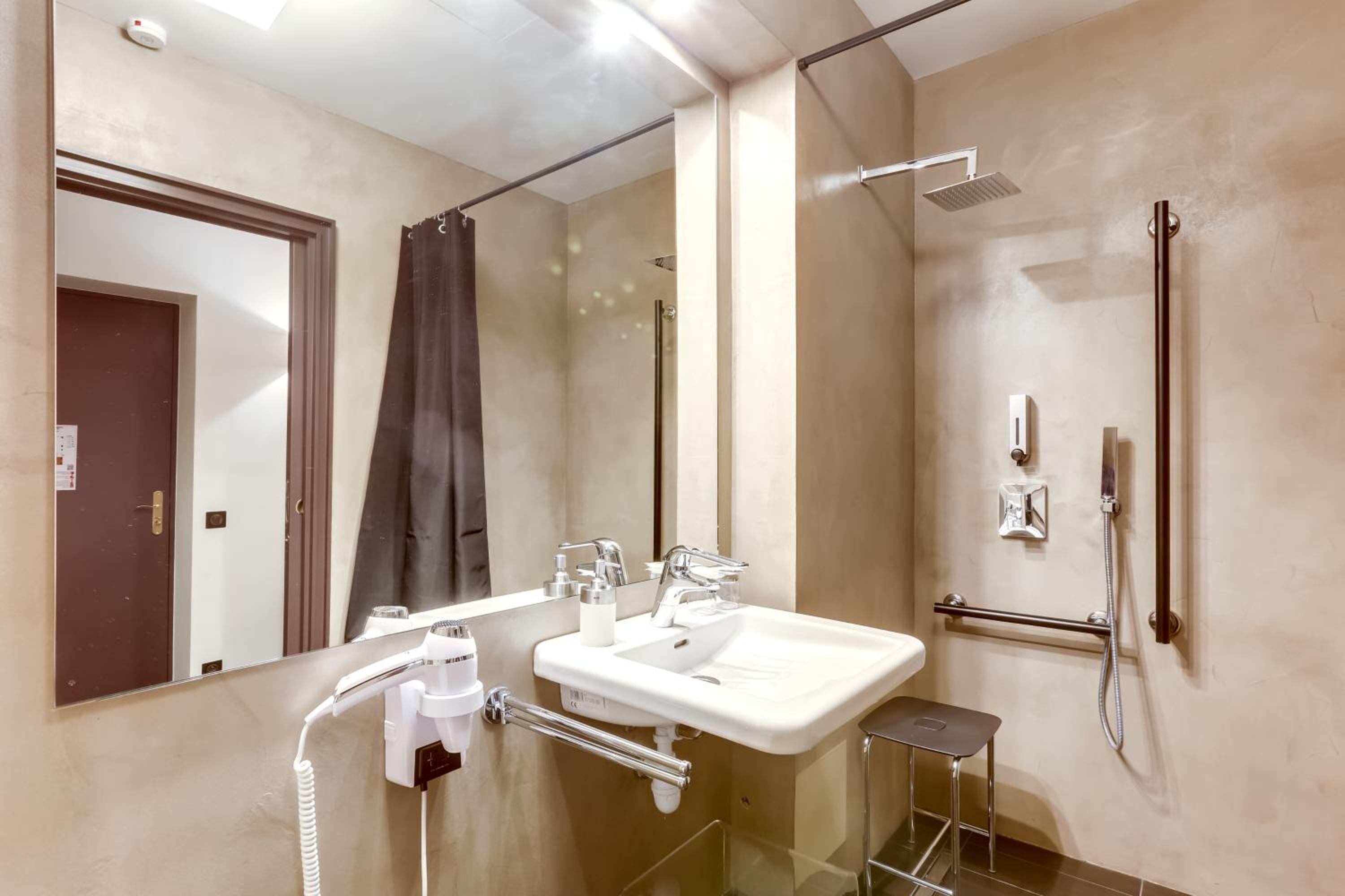 Double Room - Disability Access (Ground Floor) photo 3