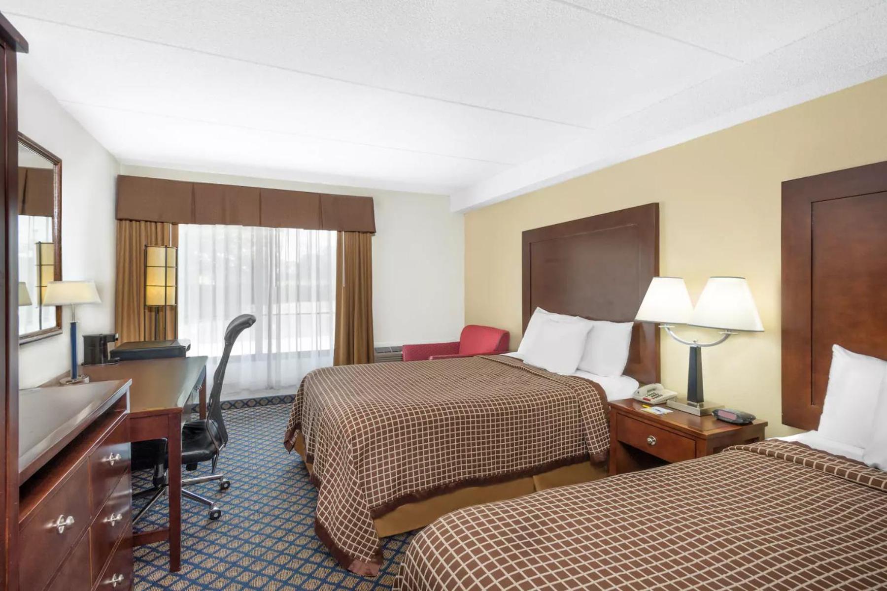 Double Room with Two Double Beds - Smoking photo 3