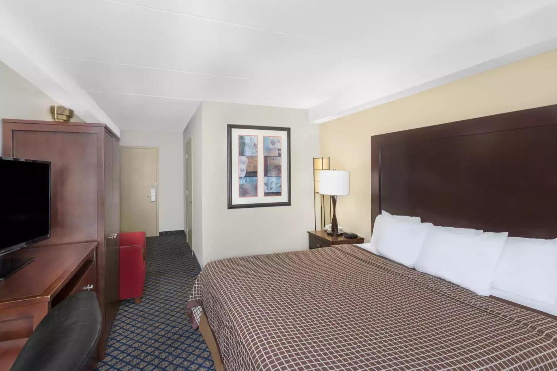 King Room - Non-Smoking - Photo 1