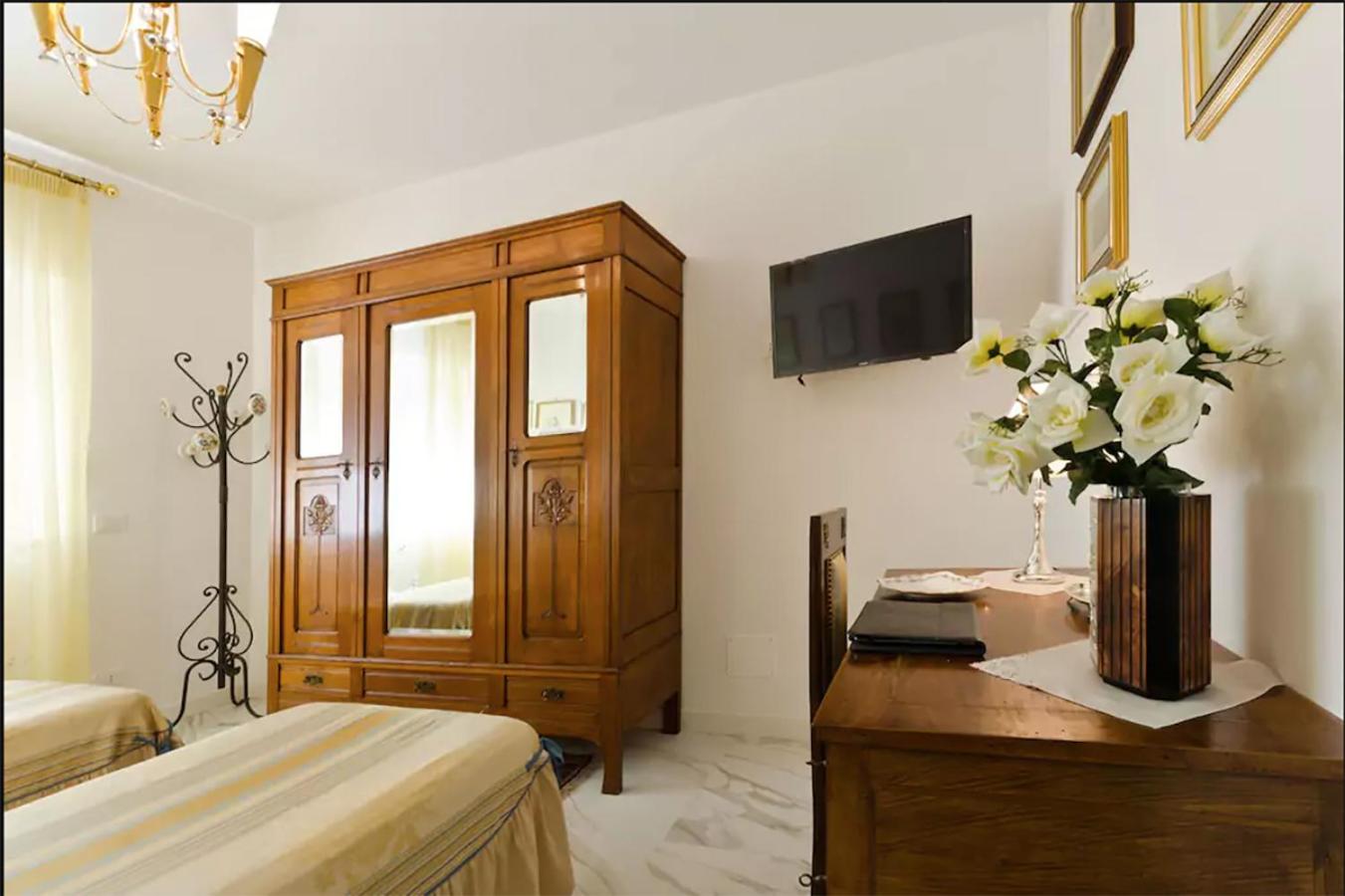 Twin Room with Bathroom photo 3
