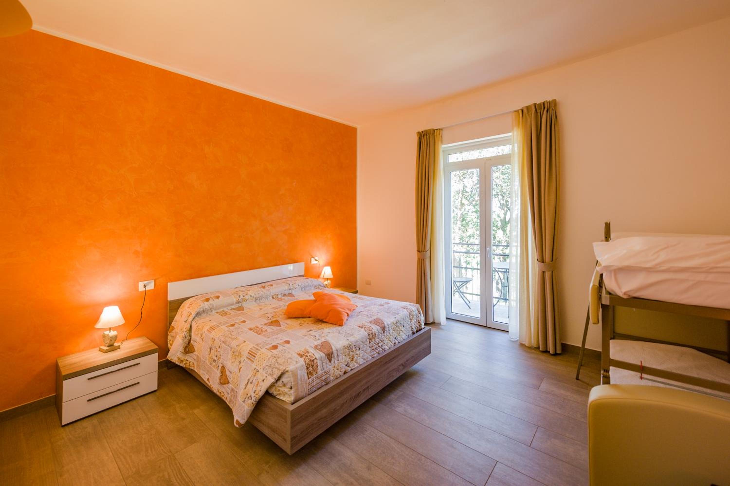 Deluxe Double Room (Orange) - Photo 1