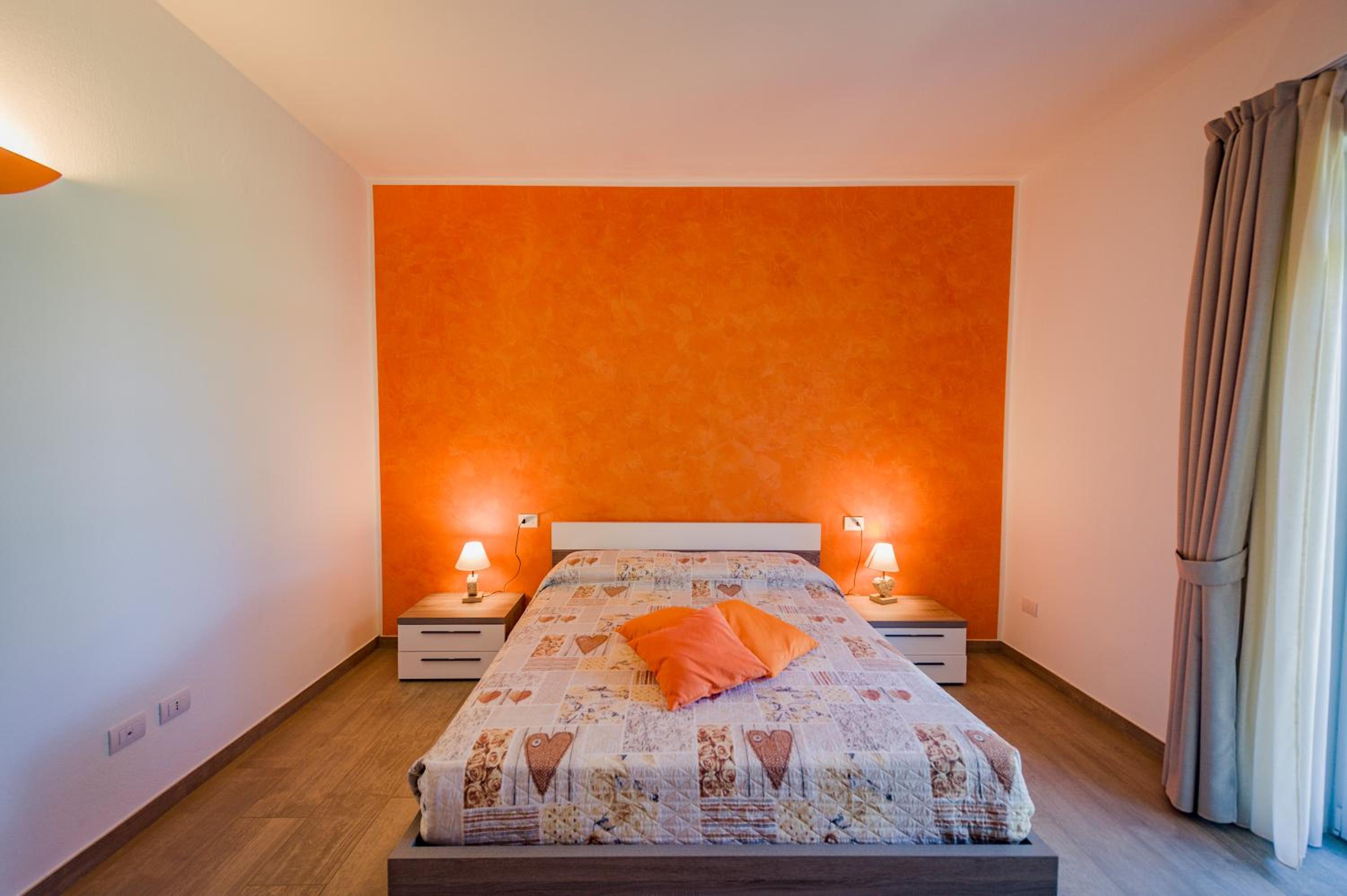 Deluxe Double Room (Orange) - Photo 2