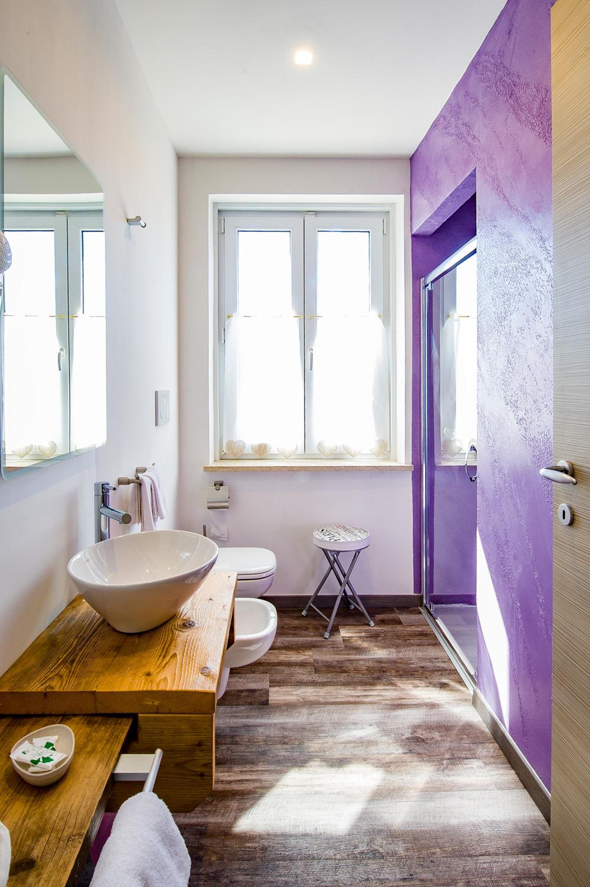 Deluxe Double Room (Violet) - Photo 3