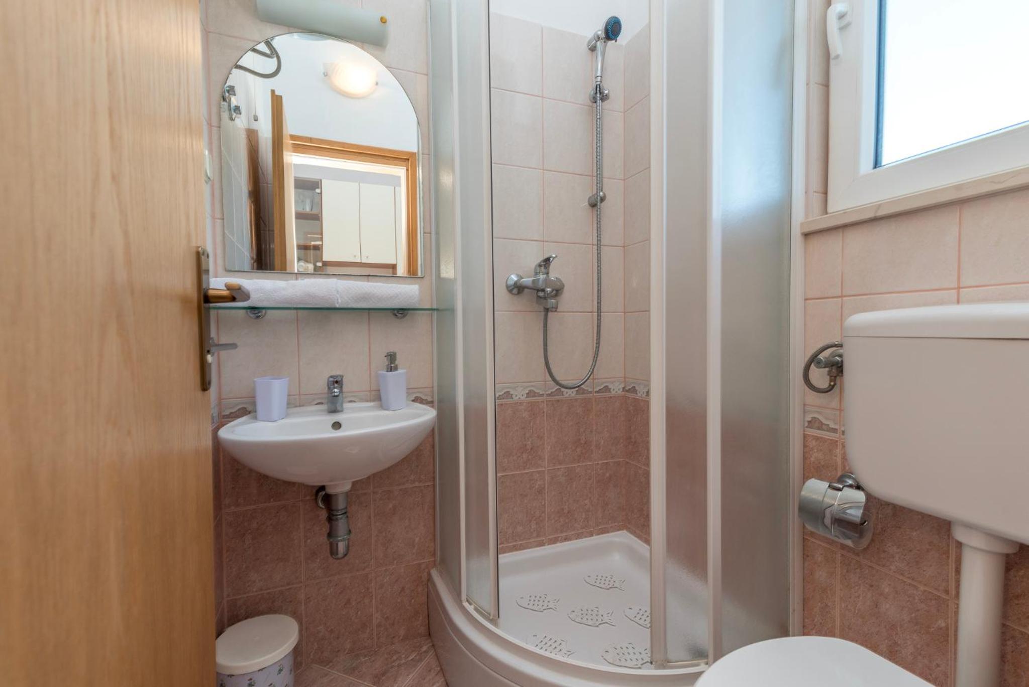 One-Bedroom Apartment - Photo 8