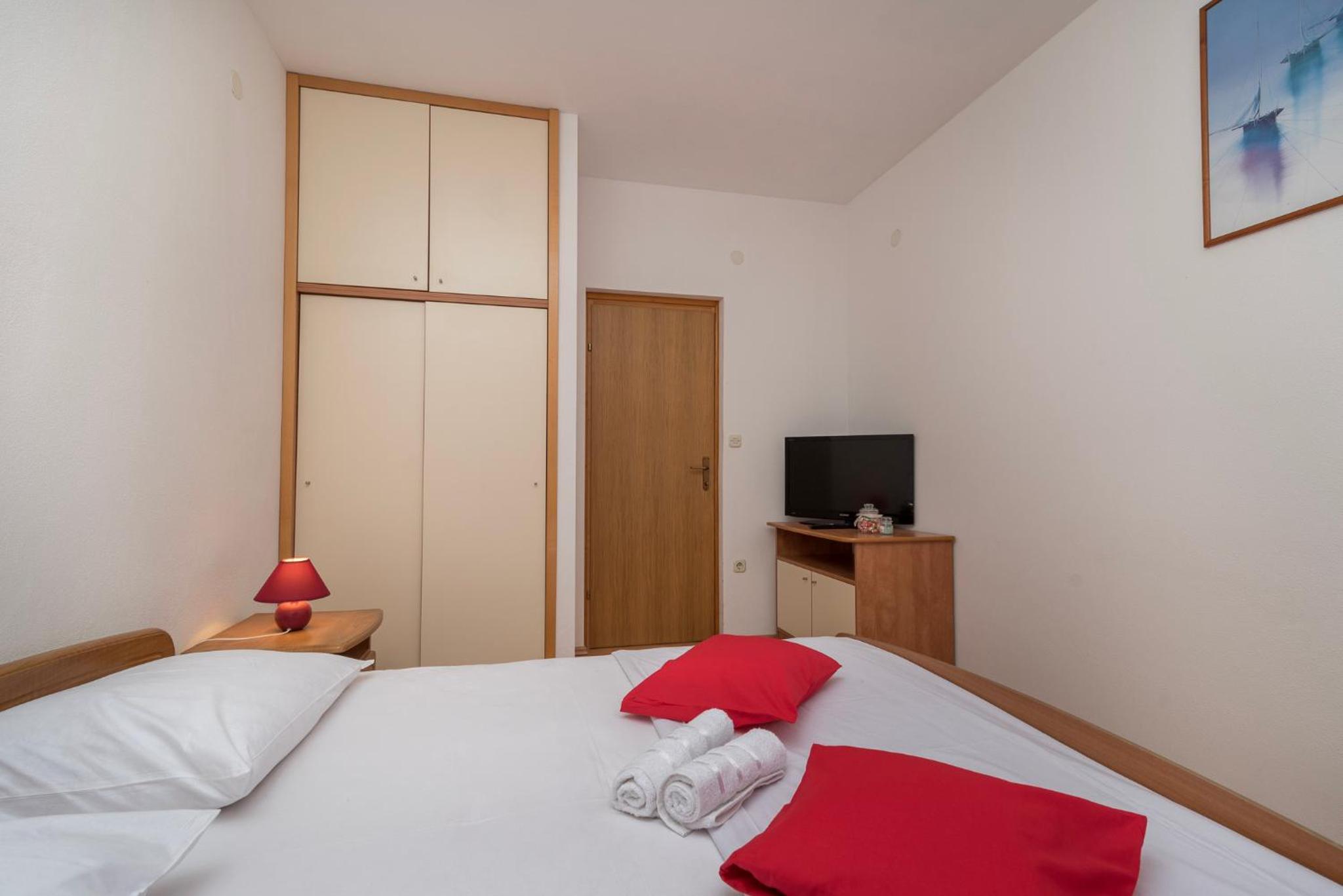One-Bedroom Apartment - Photo 14
