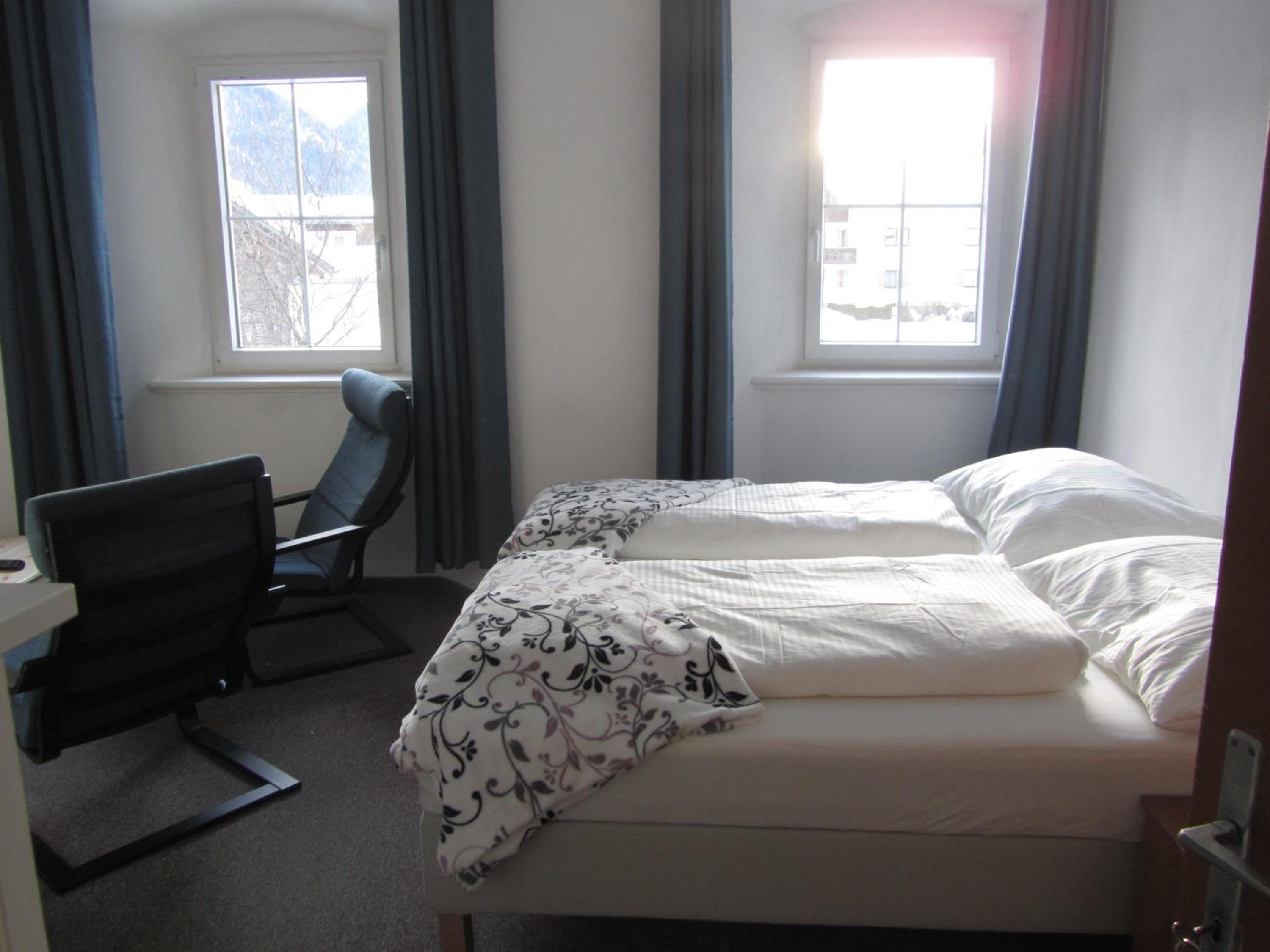 Double or Twin Room with Private Bathroom - Photo 5