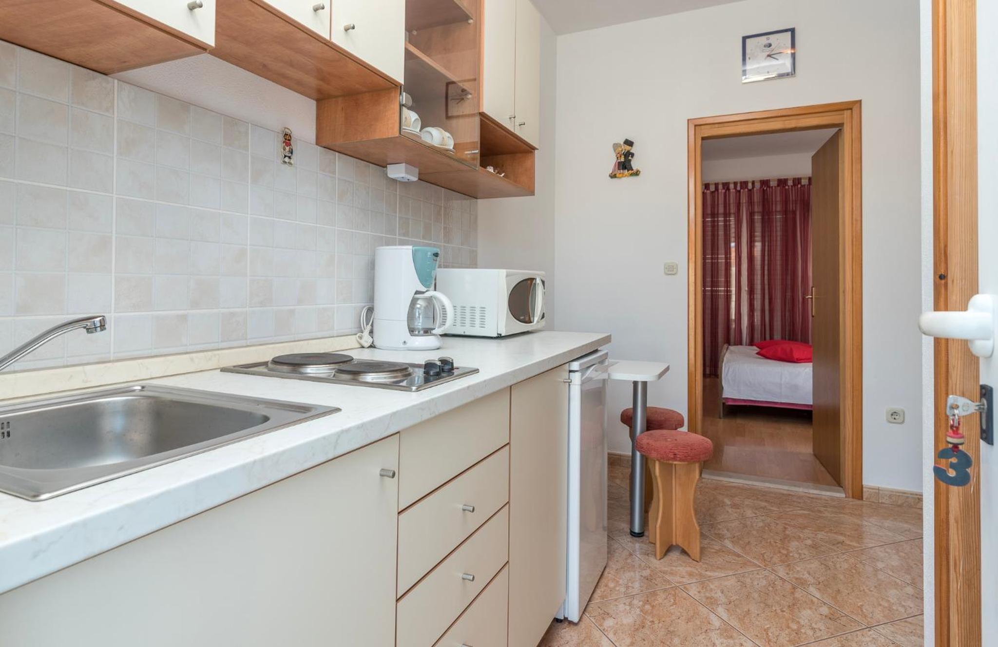 One-Bedroom Apartment - Photo 4