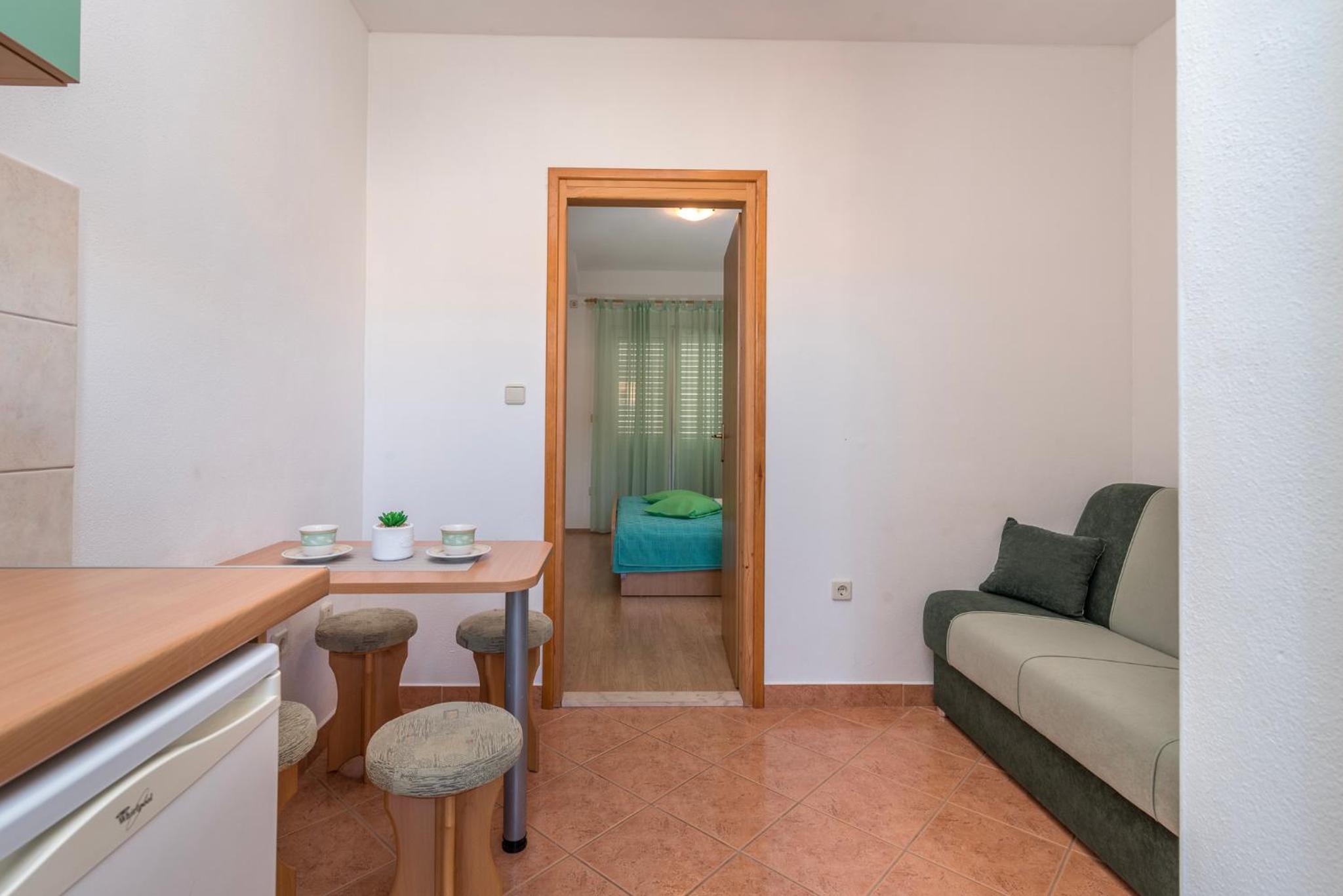 One-Bedroom Apartment photo 1