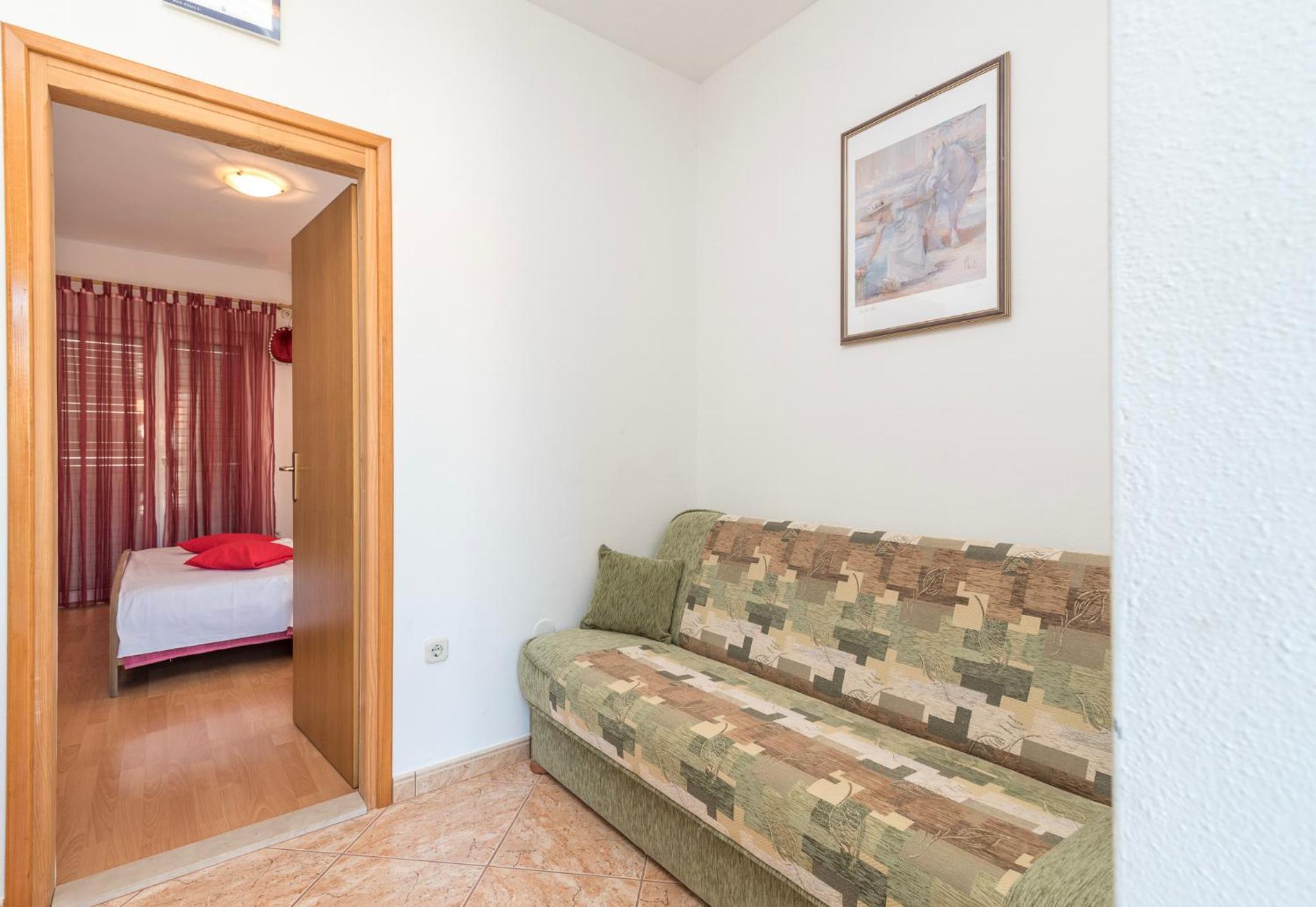One-Bedroom Apartment - Photo 1
