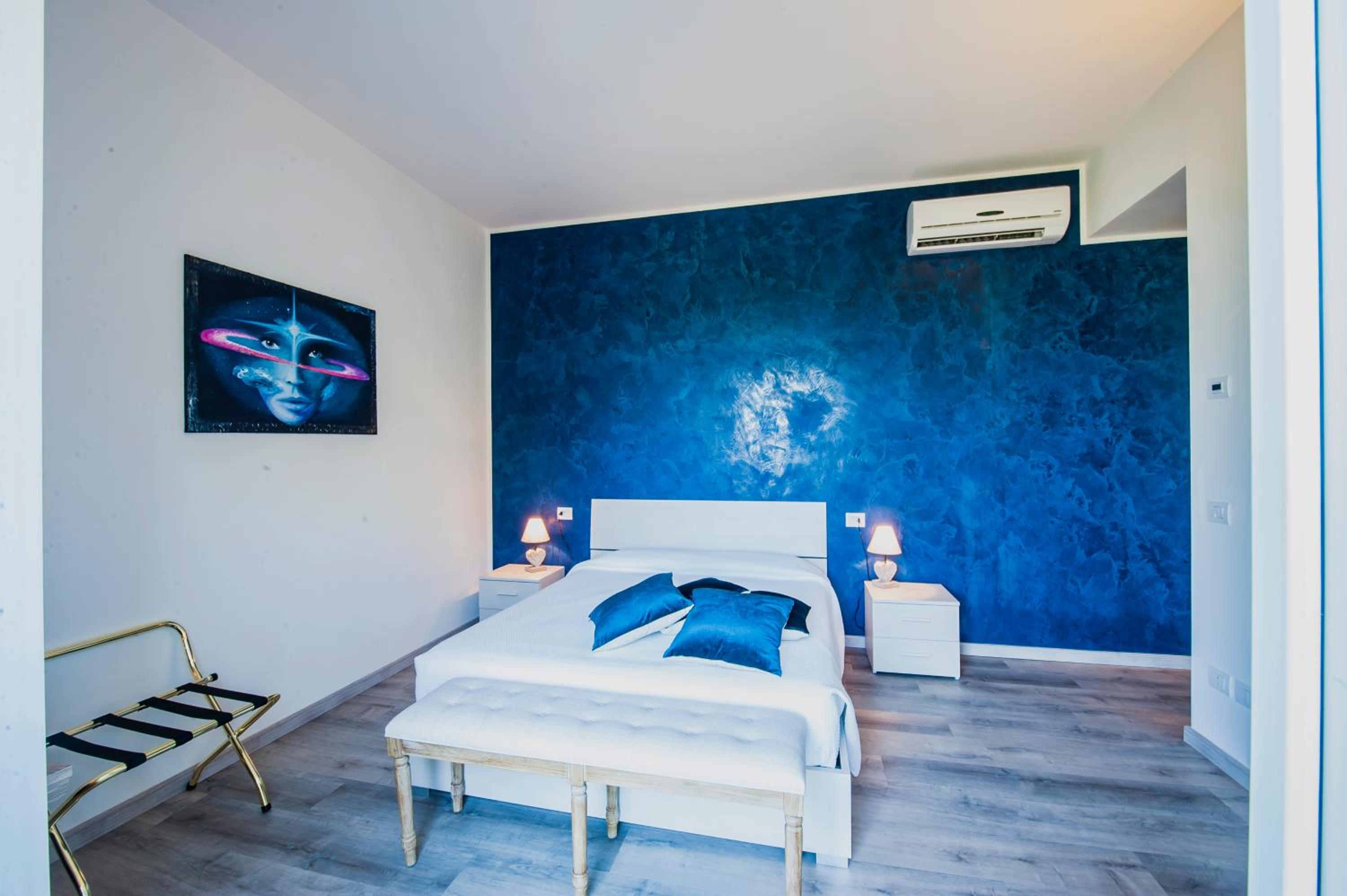 Deluxe Double Room with Balcony (Indigo) - Photo 1