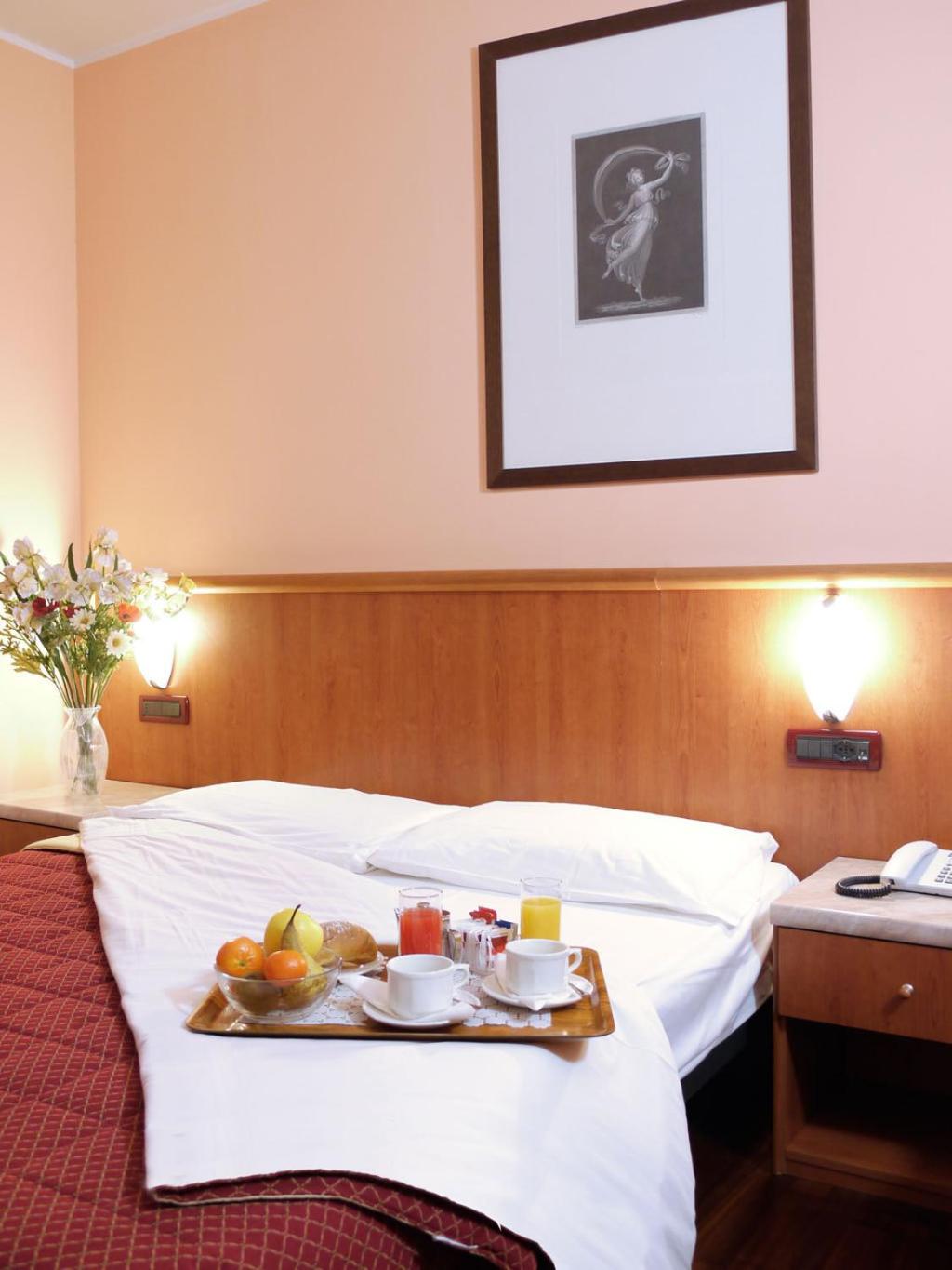 Double or Twin Room with Balcony photo 3