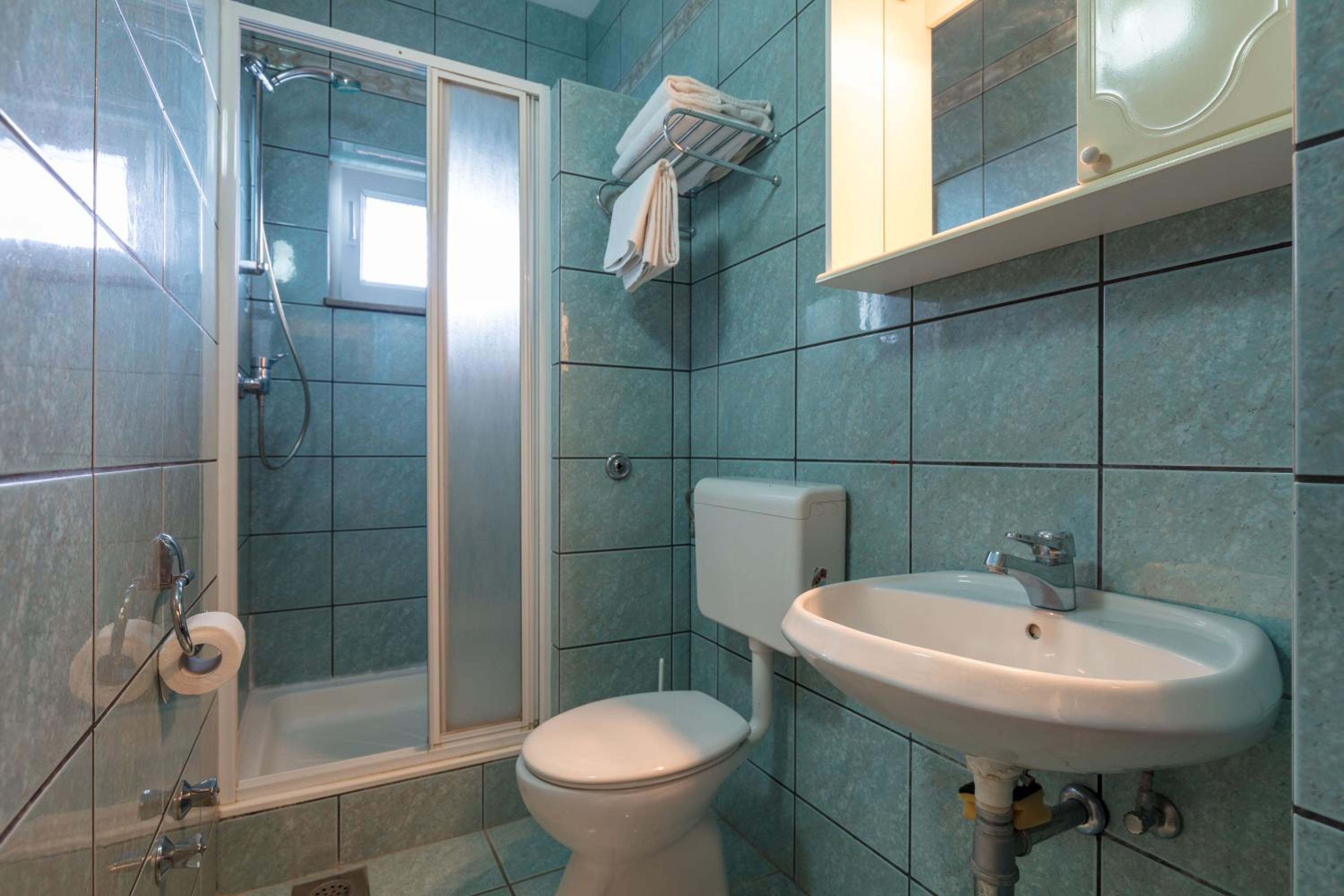 Studio Apartment with Balcony and Sea View - Photo 8