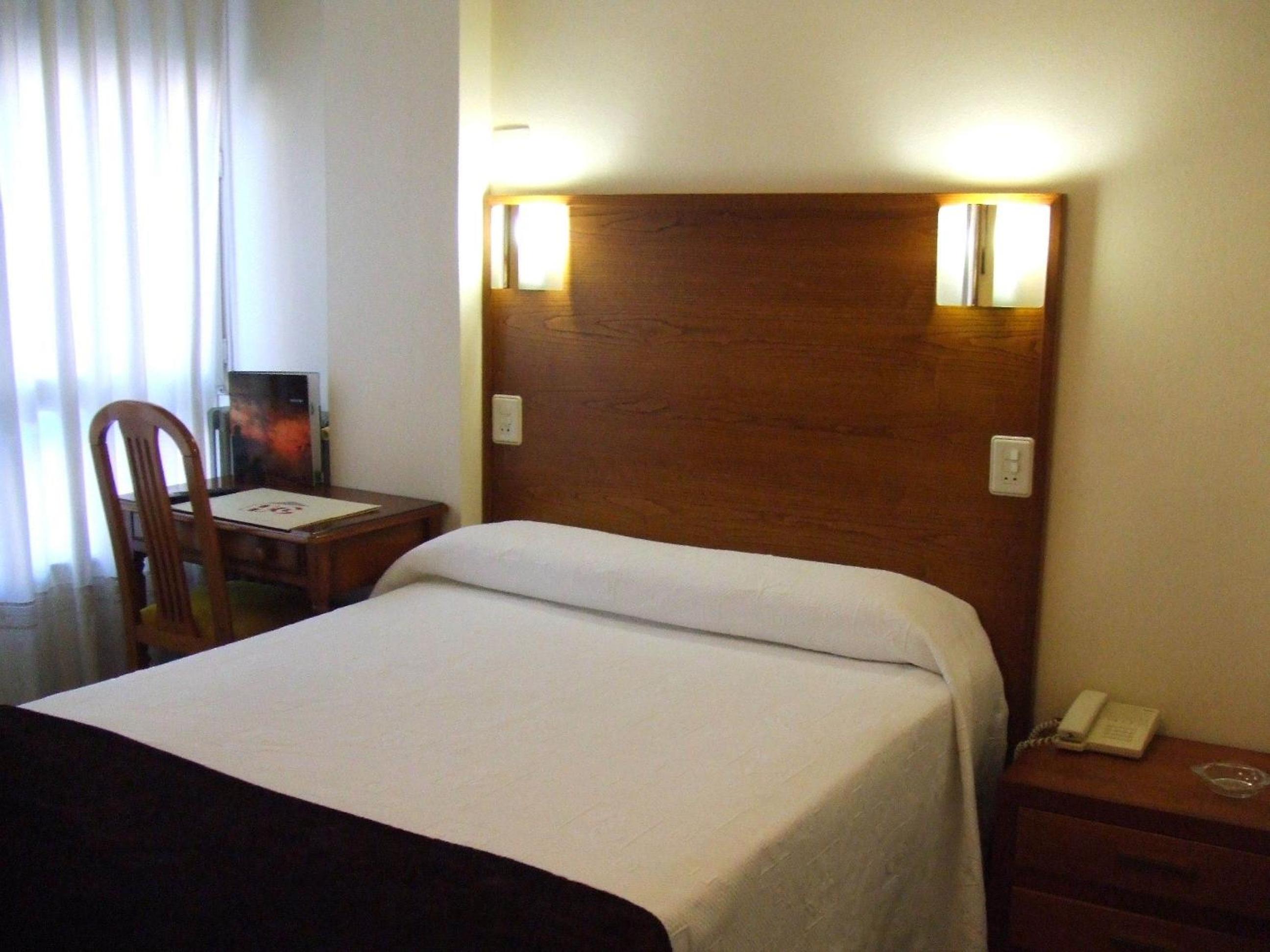 Double Room - Photo 11