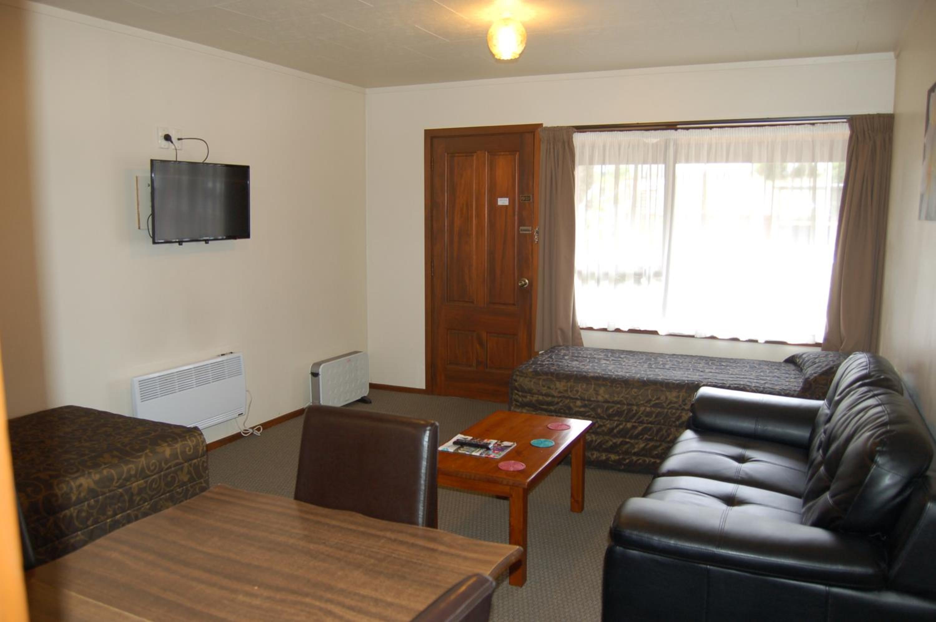 One-Bedroom Apartment - Photo 3