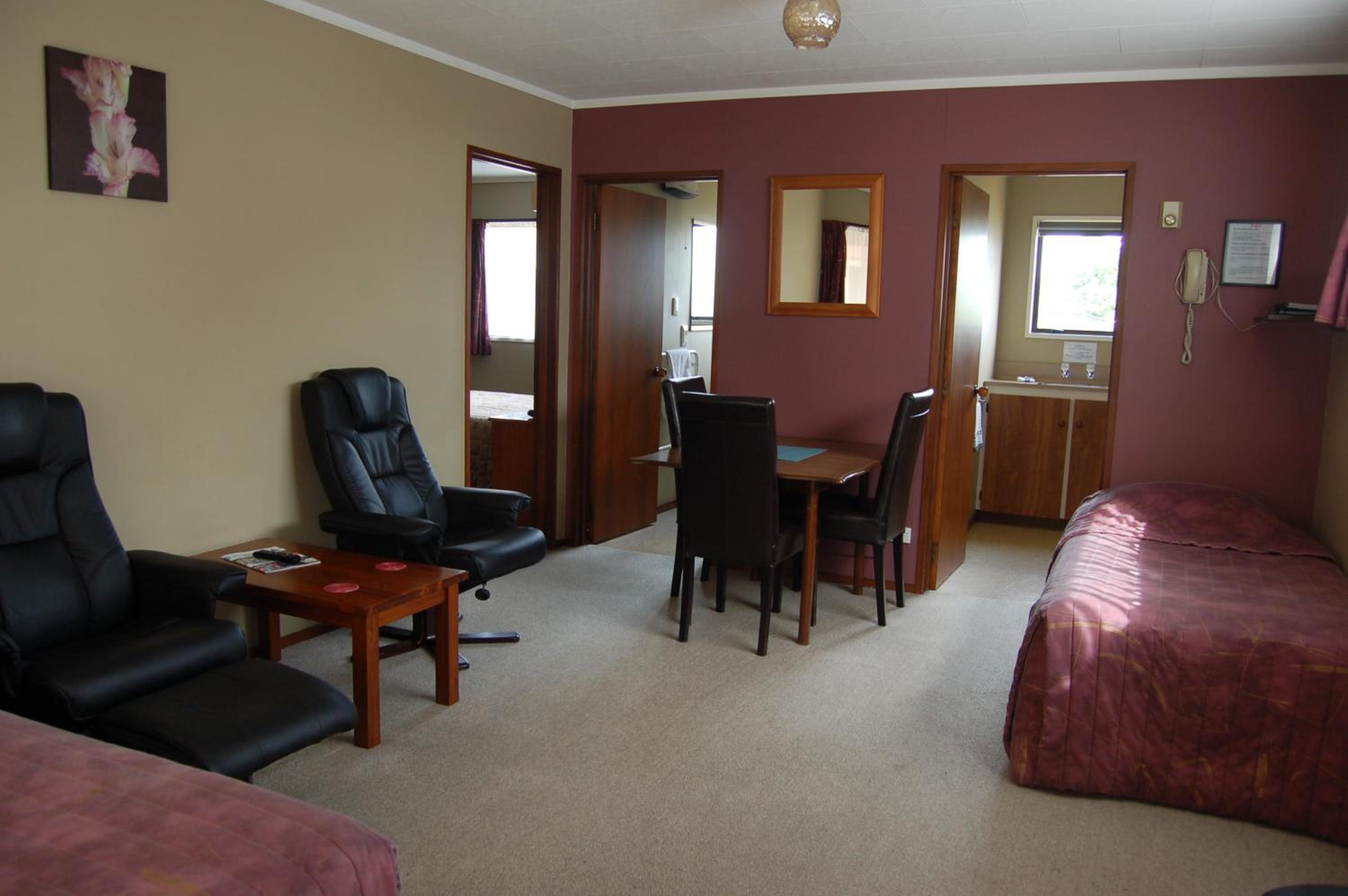 One-Bedroom Apartment - Photo 4