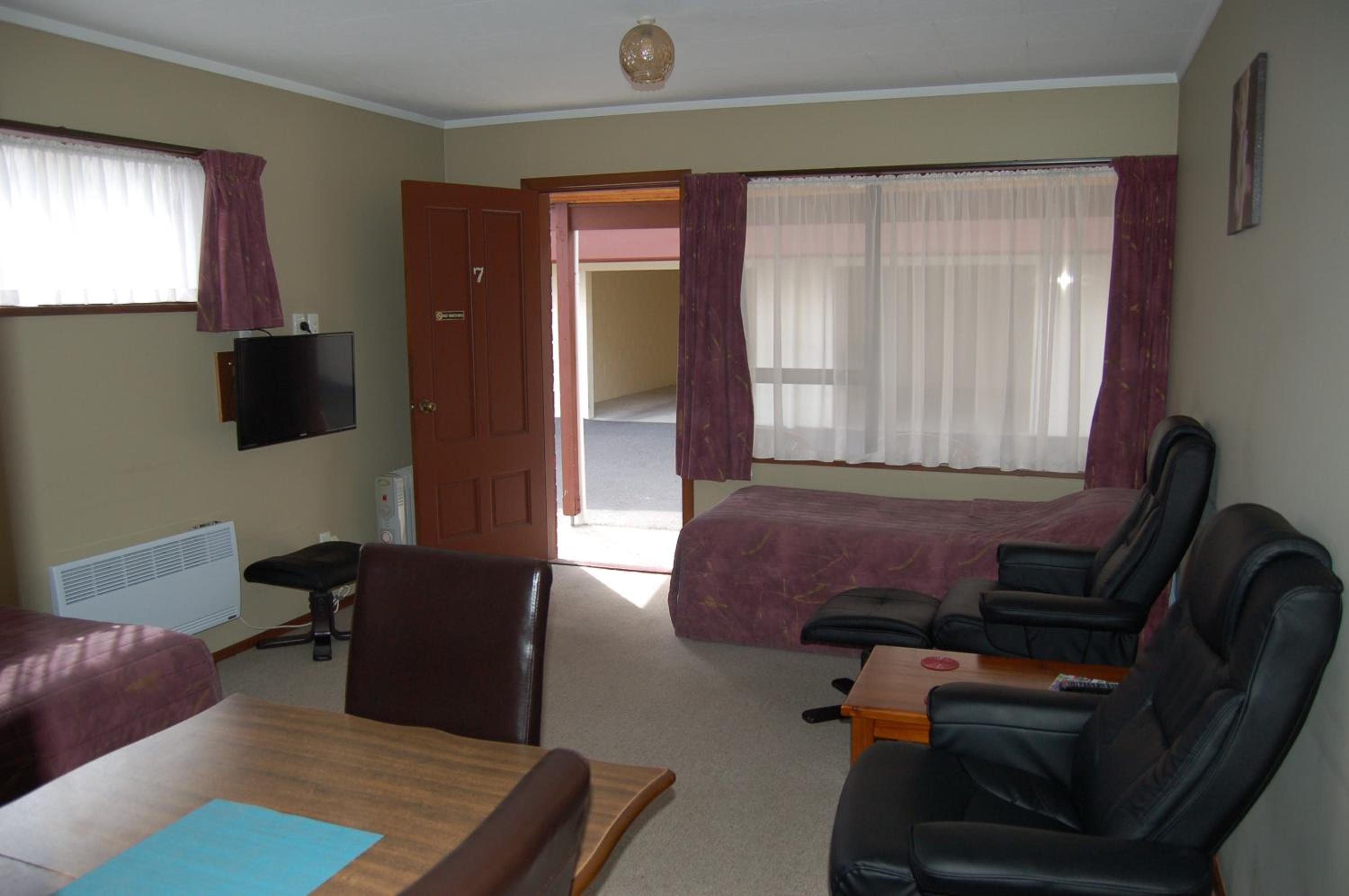 One-Bedroom Apartment - Photo 6