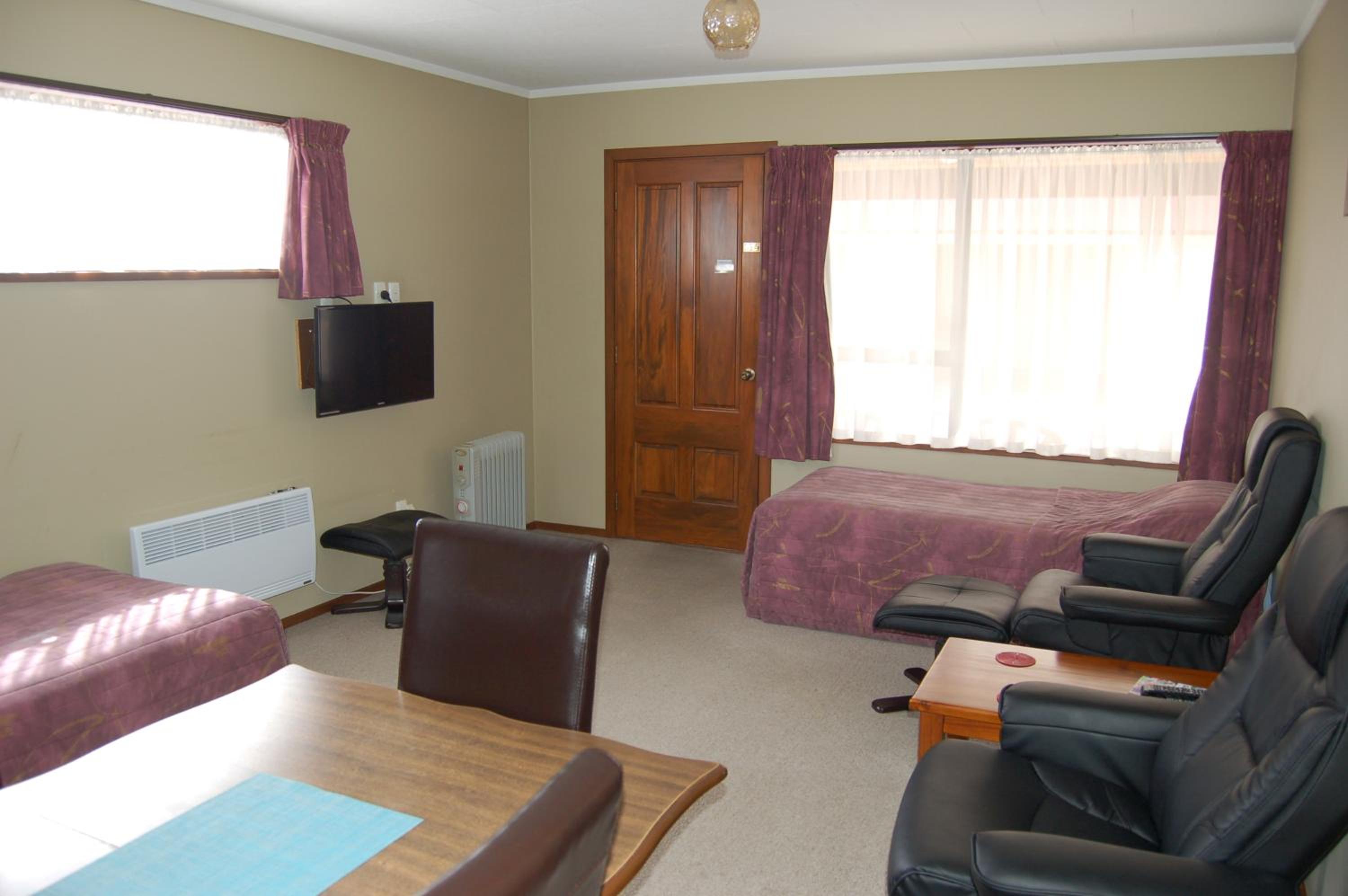 One-Bedroom Apartment - Photo 1