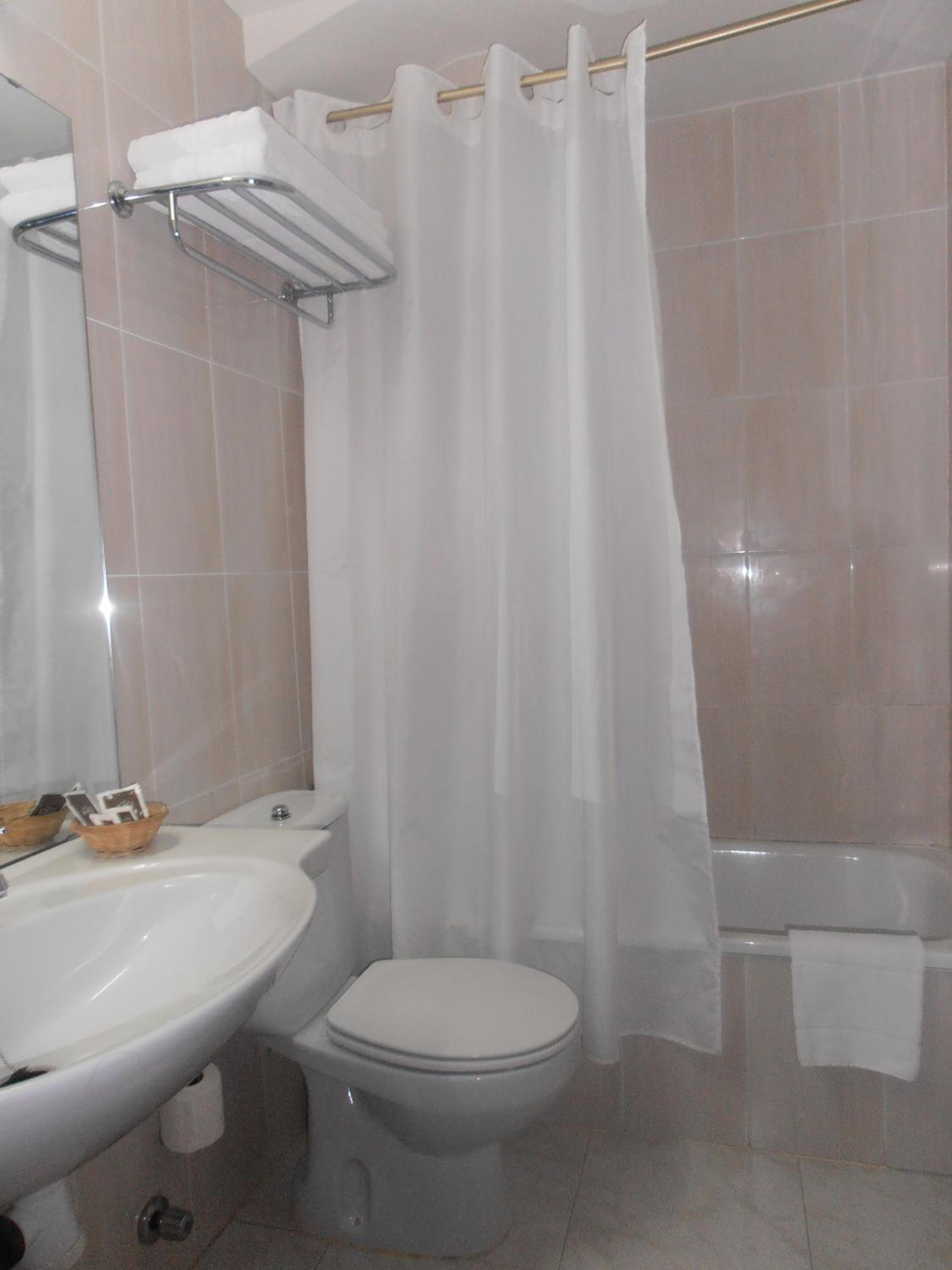 Double Room - Photo 13