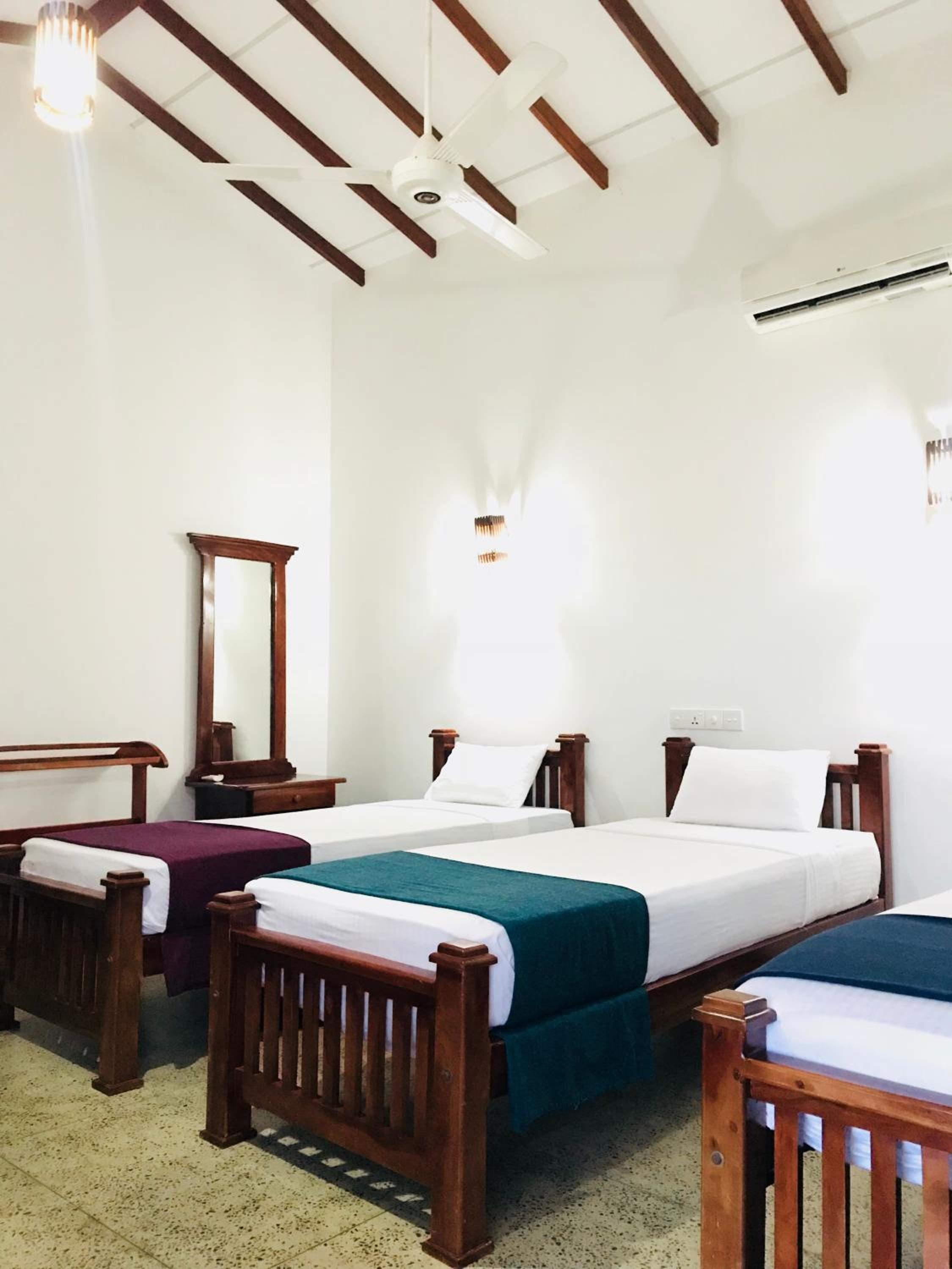 Executive Queen Room with Two Queen Beds photo 3