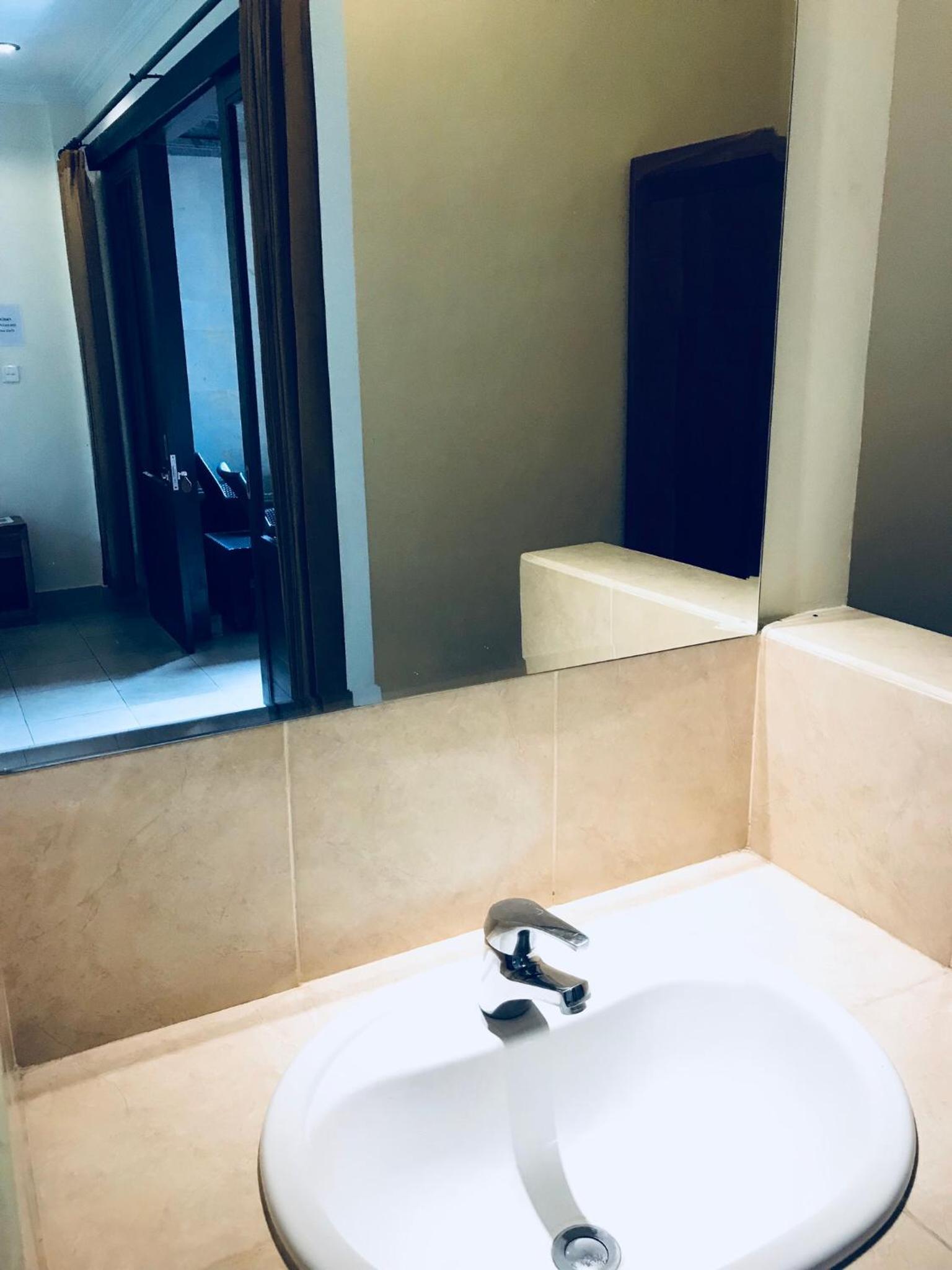 Standard Double Room - Photo 7
