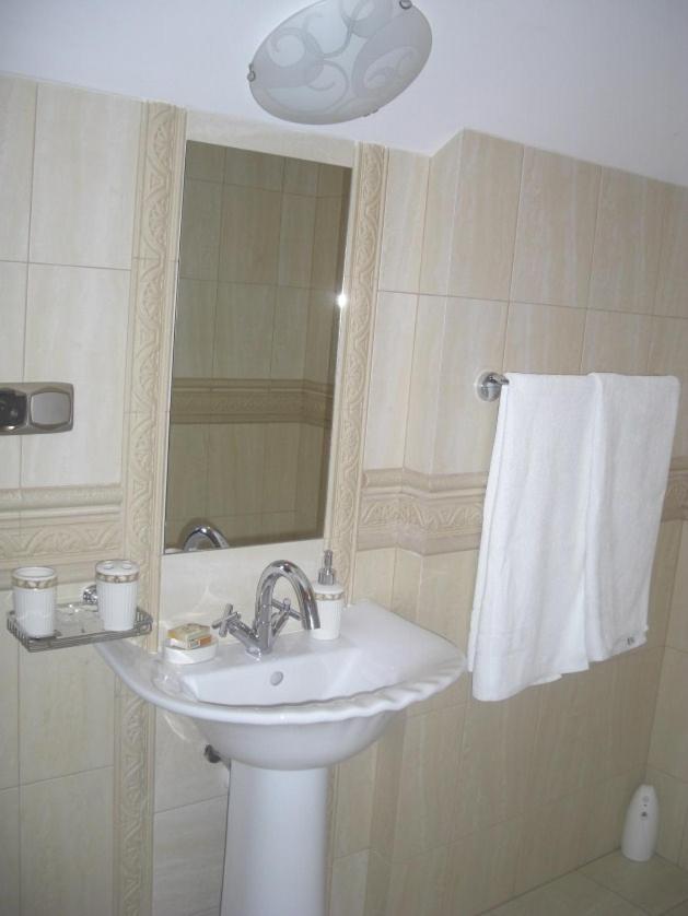 Twin Room - Photo 4