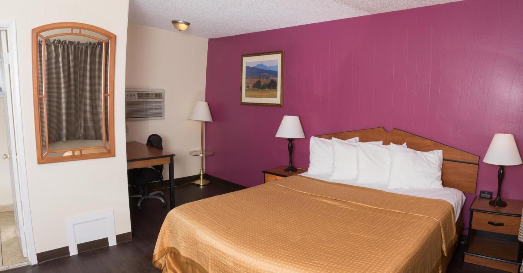 Standard King Room photo 3