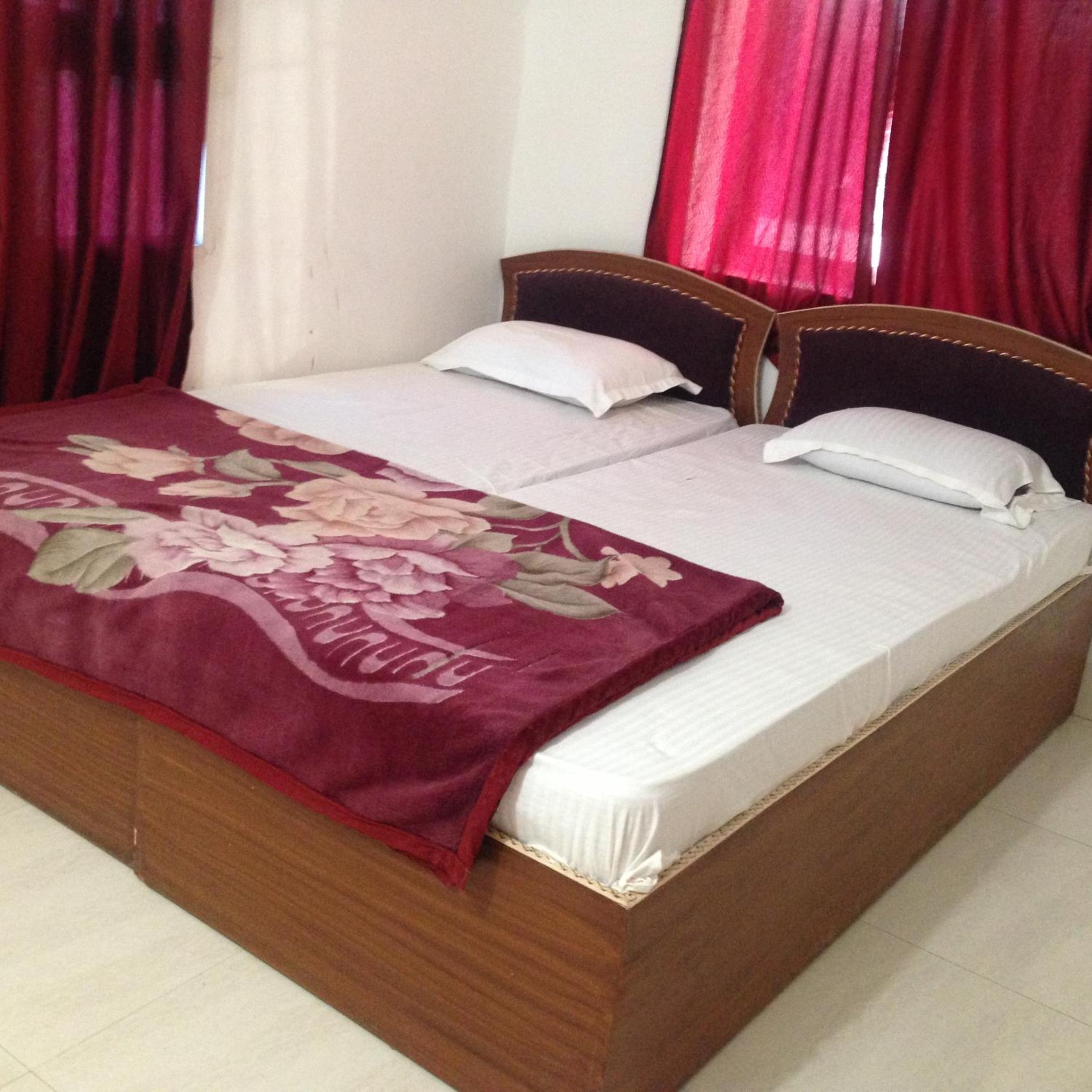 Standard Double Room with Fan - Photo 2