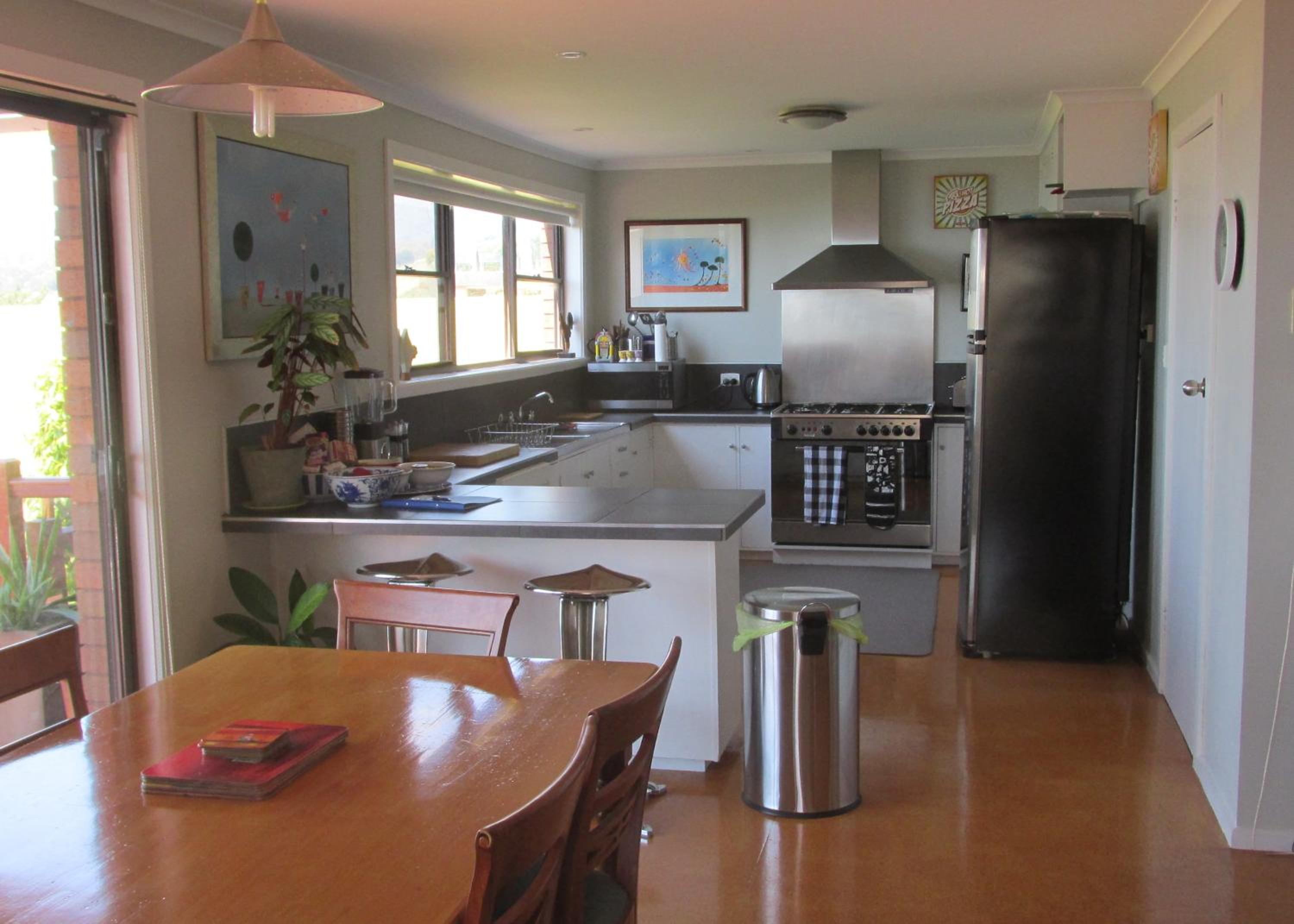 Five-Bedroom House photo 3