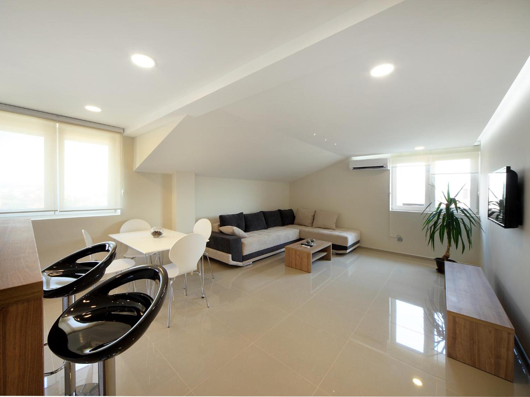 One-Bedroom Apartment photo 2
