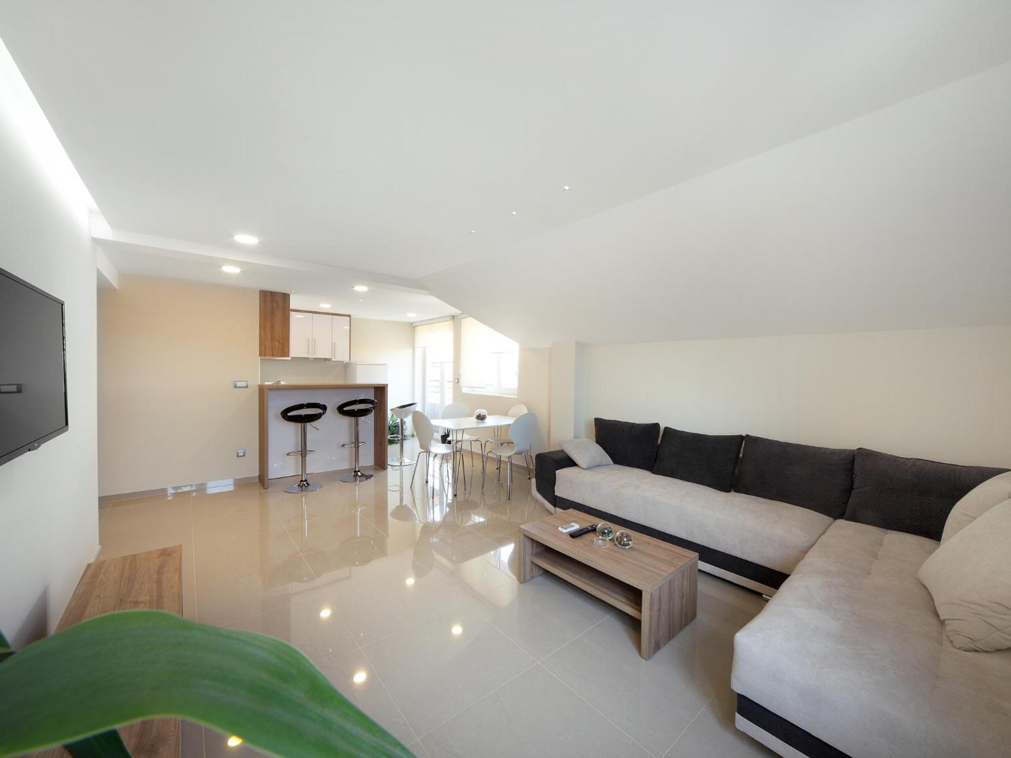 One-Bedroom Apartment photo 1