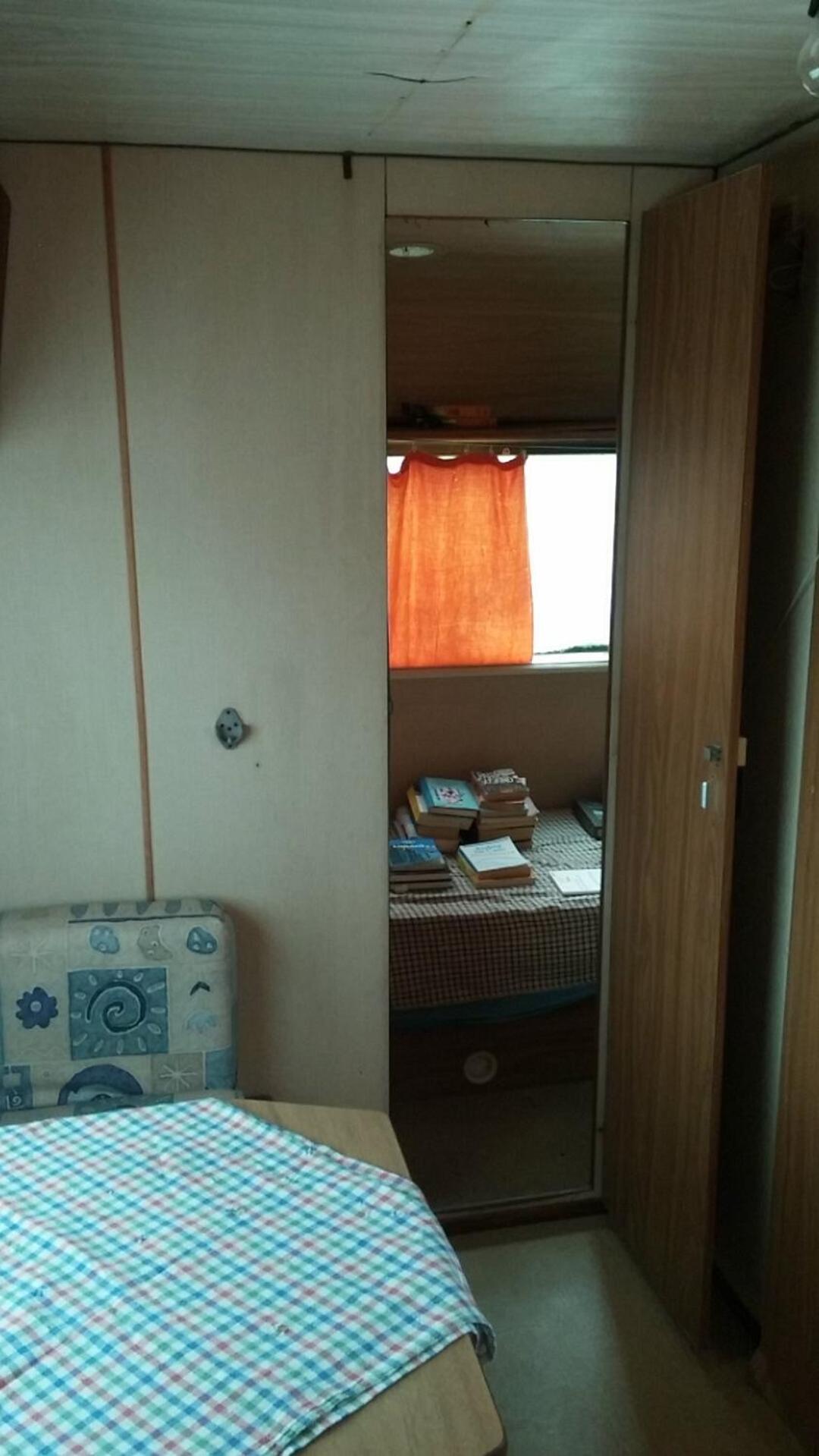 Caravan With Shared Bathroom photo 3