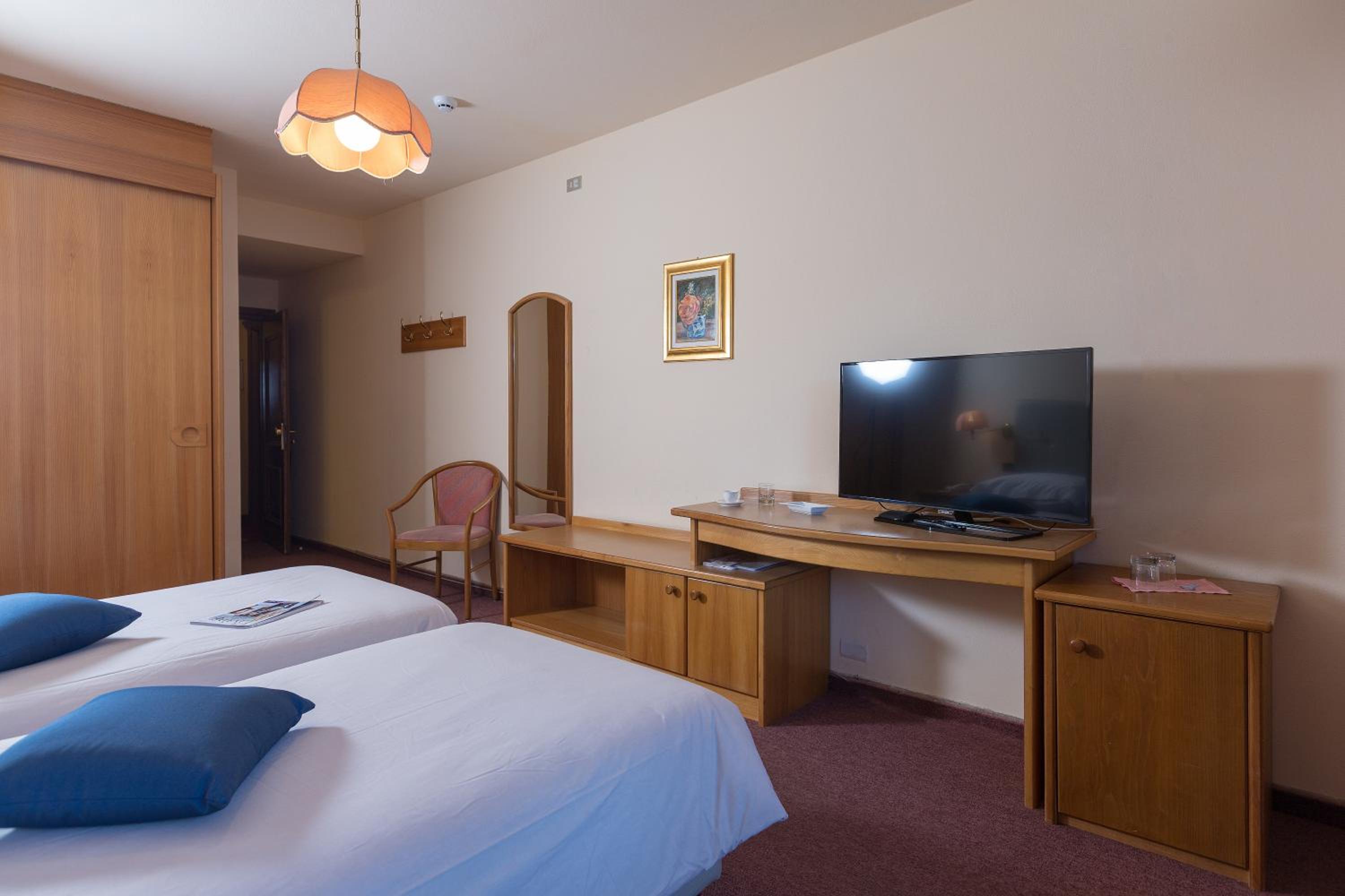Classic Double or Twin Room with Spa Access photo 1